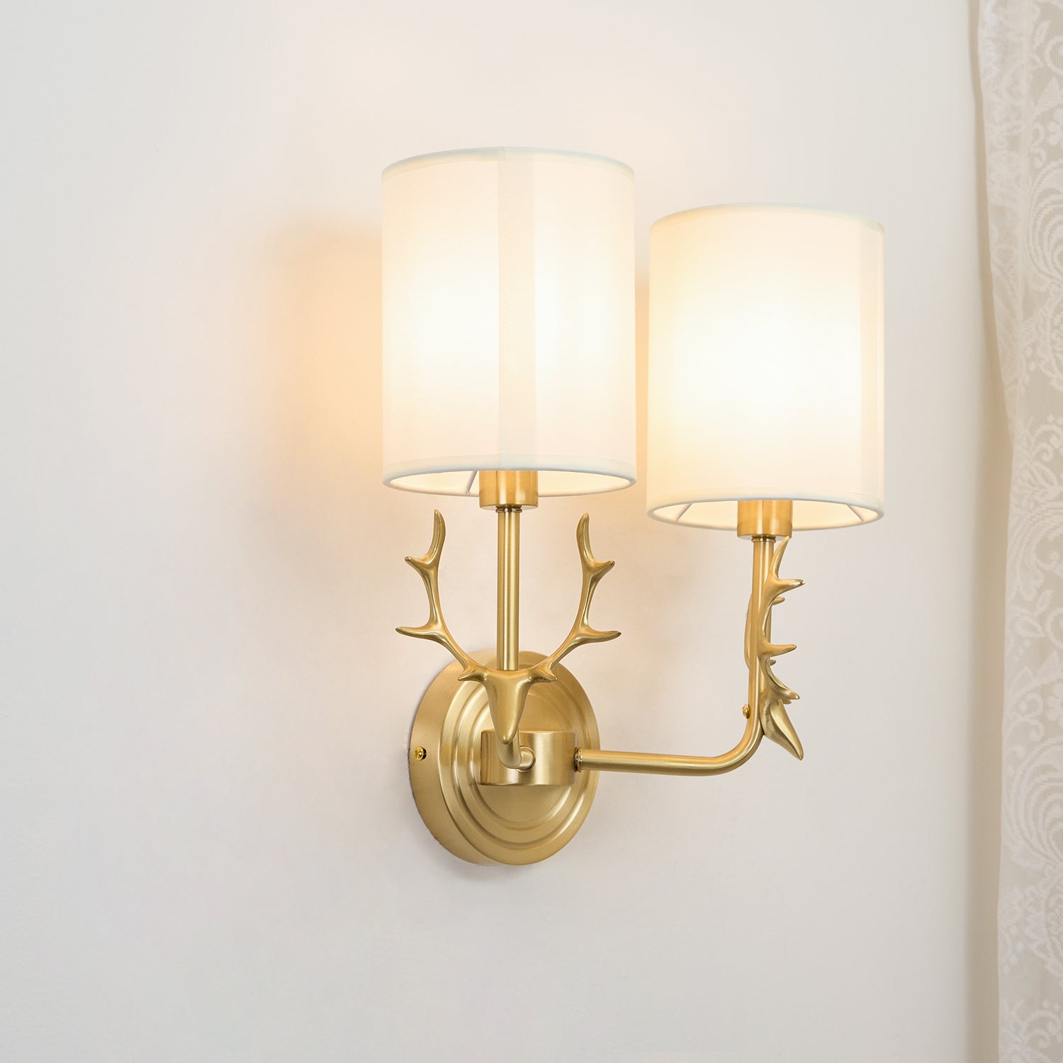 Noble Elegance Deer Head Brass Wall Light - Neutral Decor