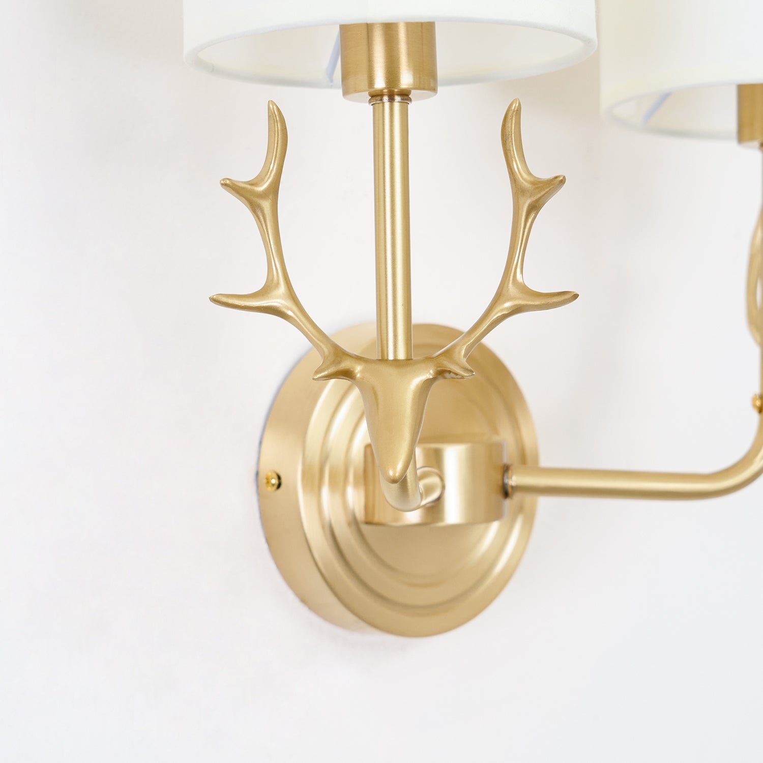 Noble Elegance Deer Head Brass Wall Light - Neutral Decor