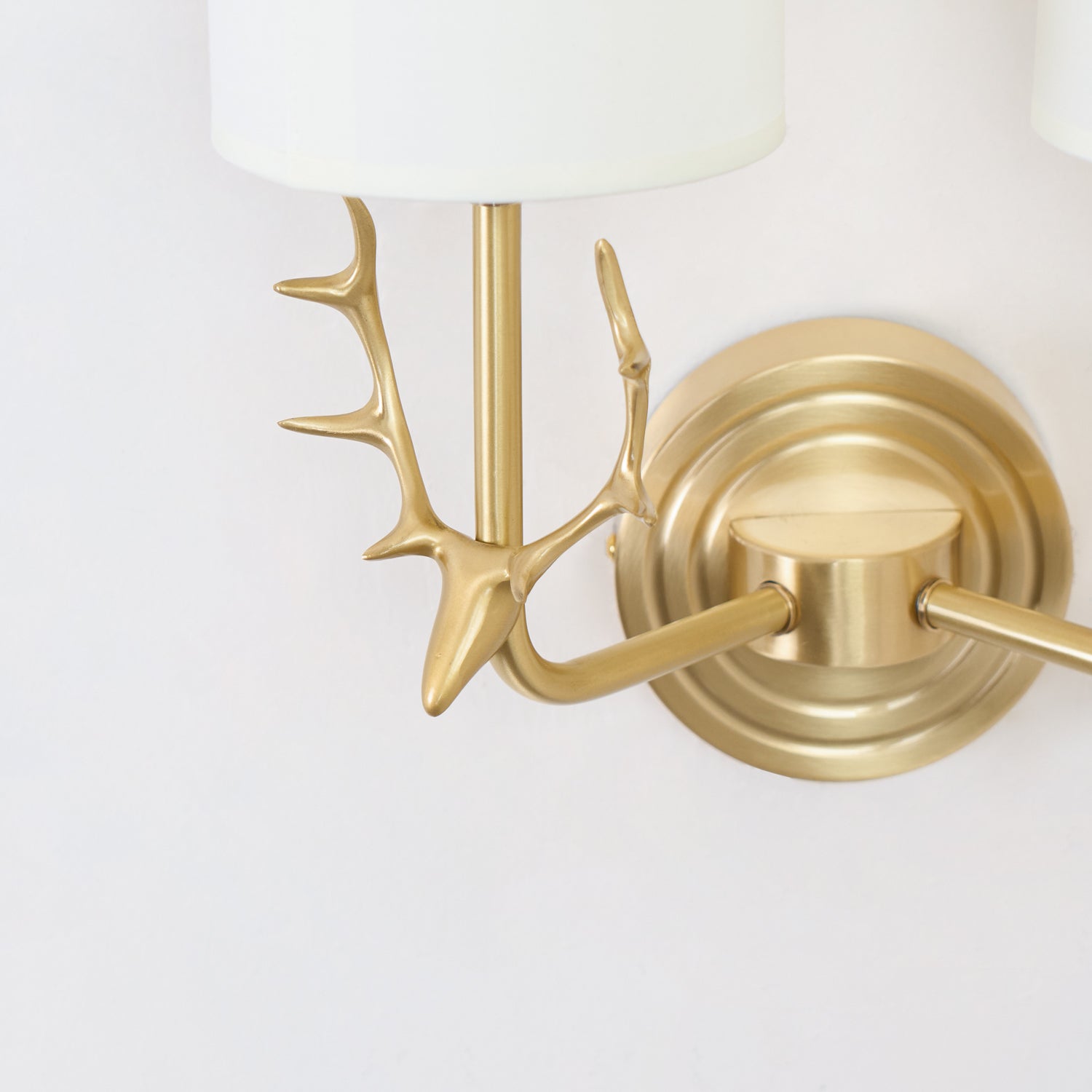 Noble Elegance Deer Head Brass Wall Light - Neutral Decor