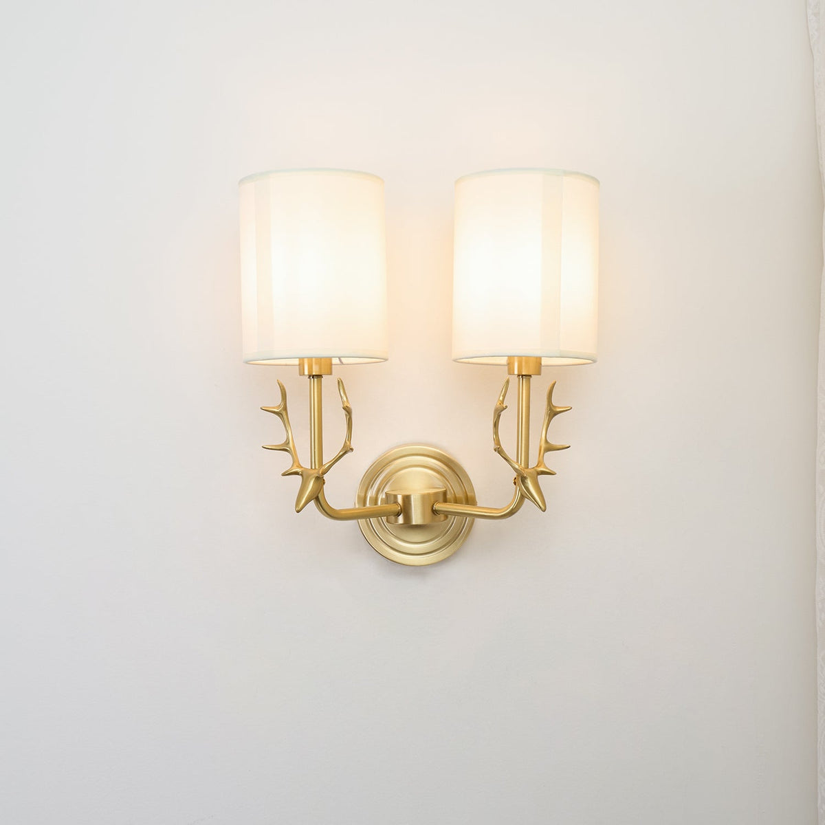Auriviella Elegance Deer Head Brass Wall Light