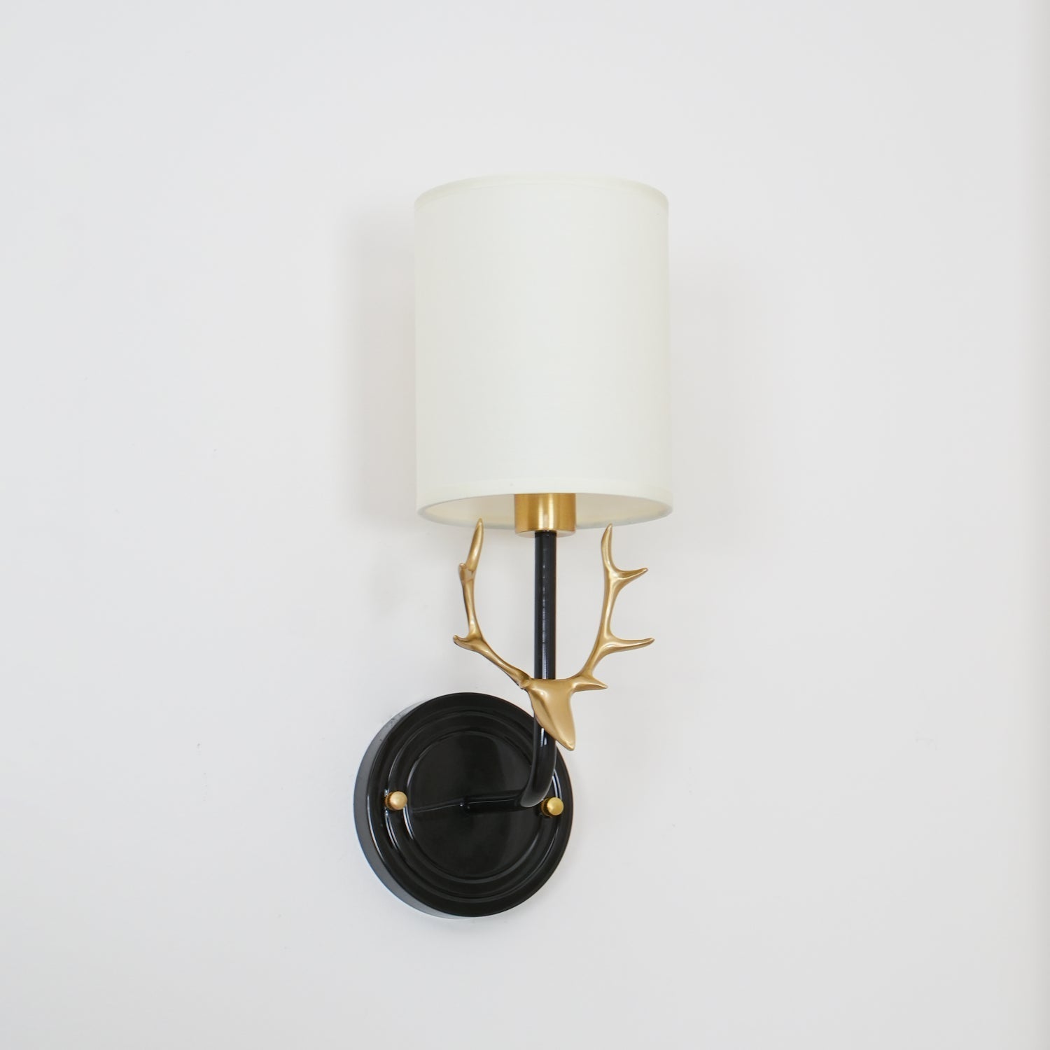 Noble Elegance Deer Head Brass Wall Light - Neutral Decor