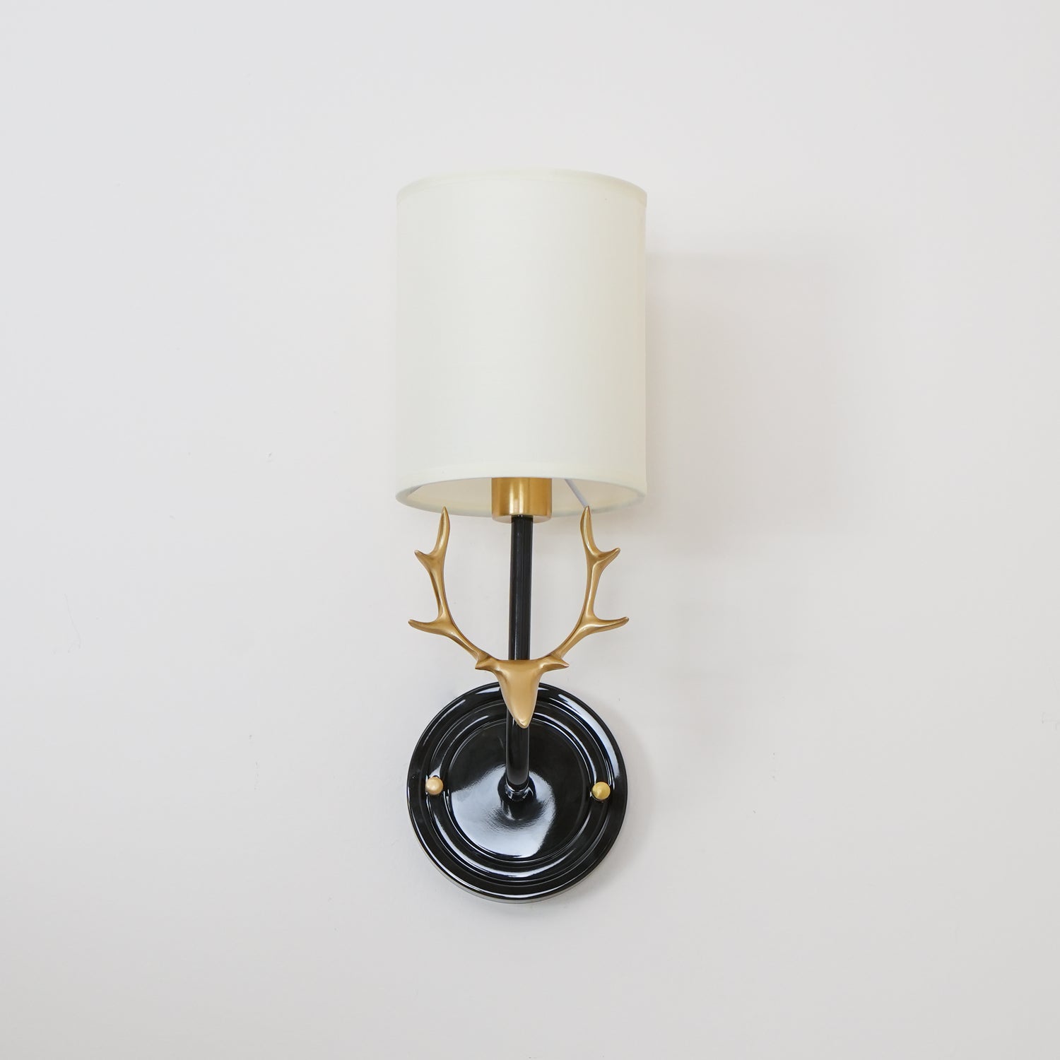 Noble Elegance Deer Head Brass Wall Light - Neutral Decor