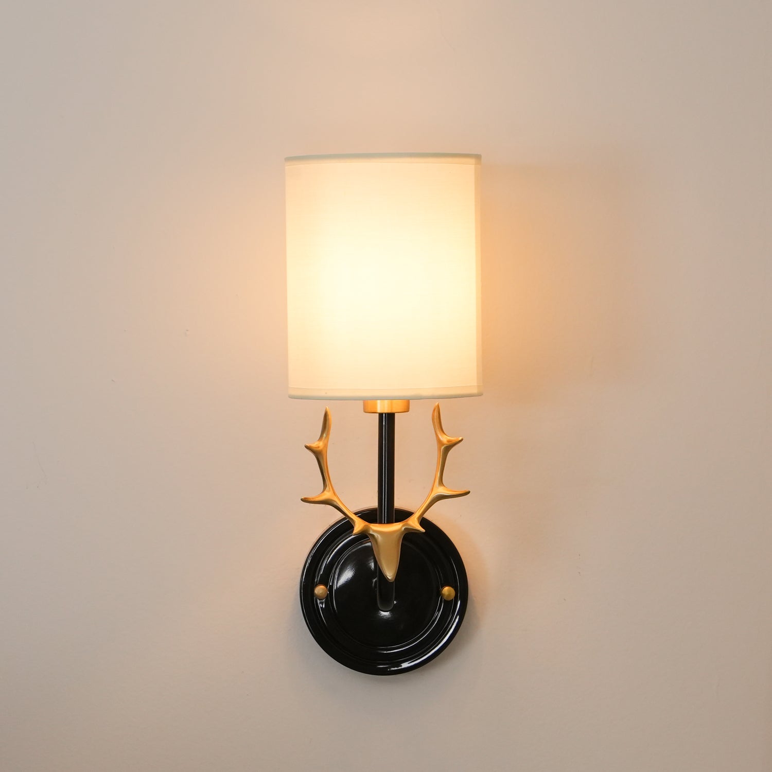 Noble Elegance Deer Head Brass Wall Light - Neutral Decor