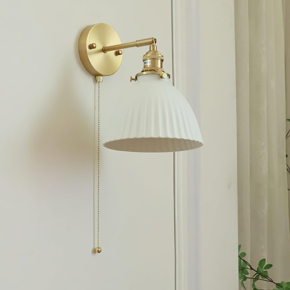 Oriiraria Wall Lamp Pleated Ceramic Brass