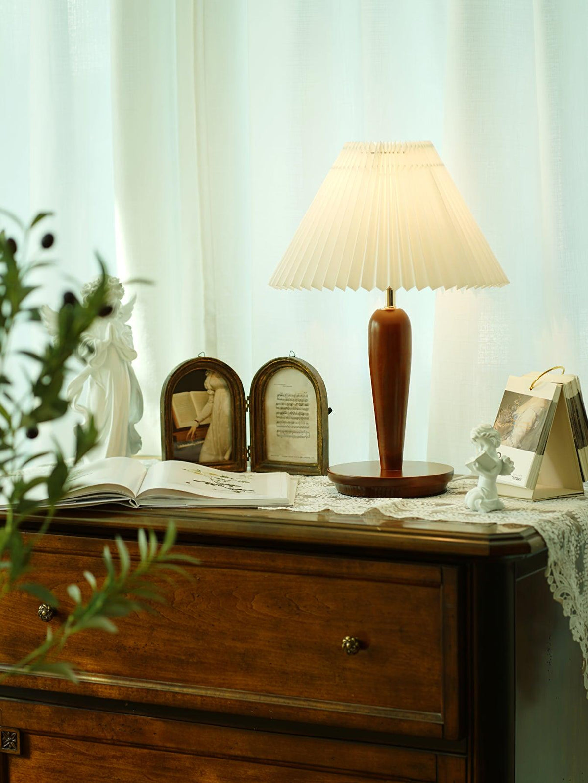 Linorelia Modern Fabric Table Lamp