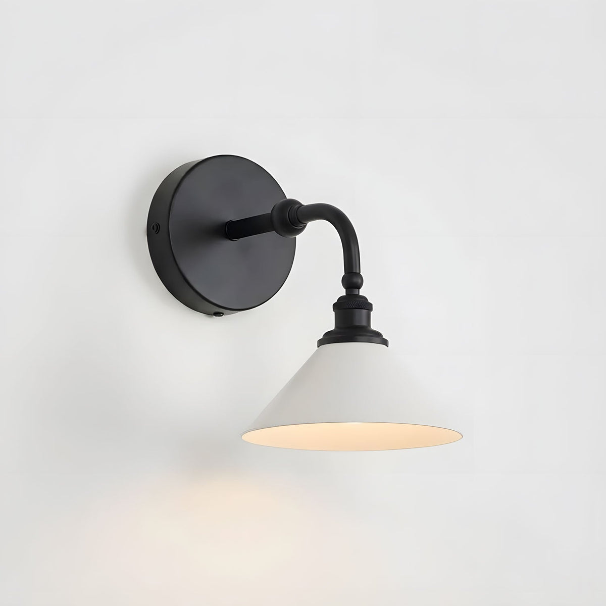 Dina Valerienne Minimalist Horn-shaped Metal Wall Lamp