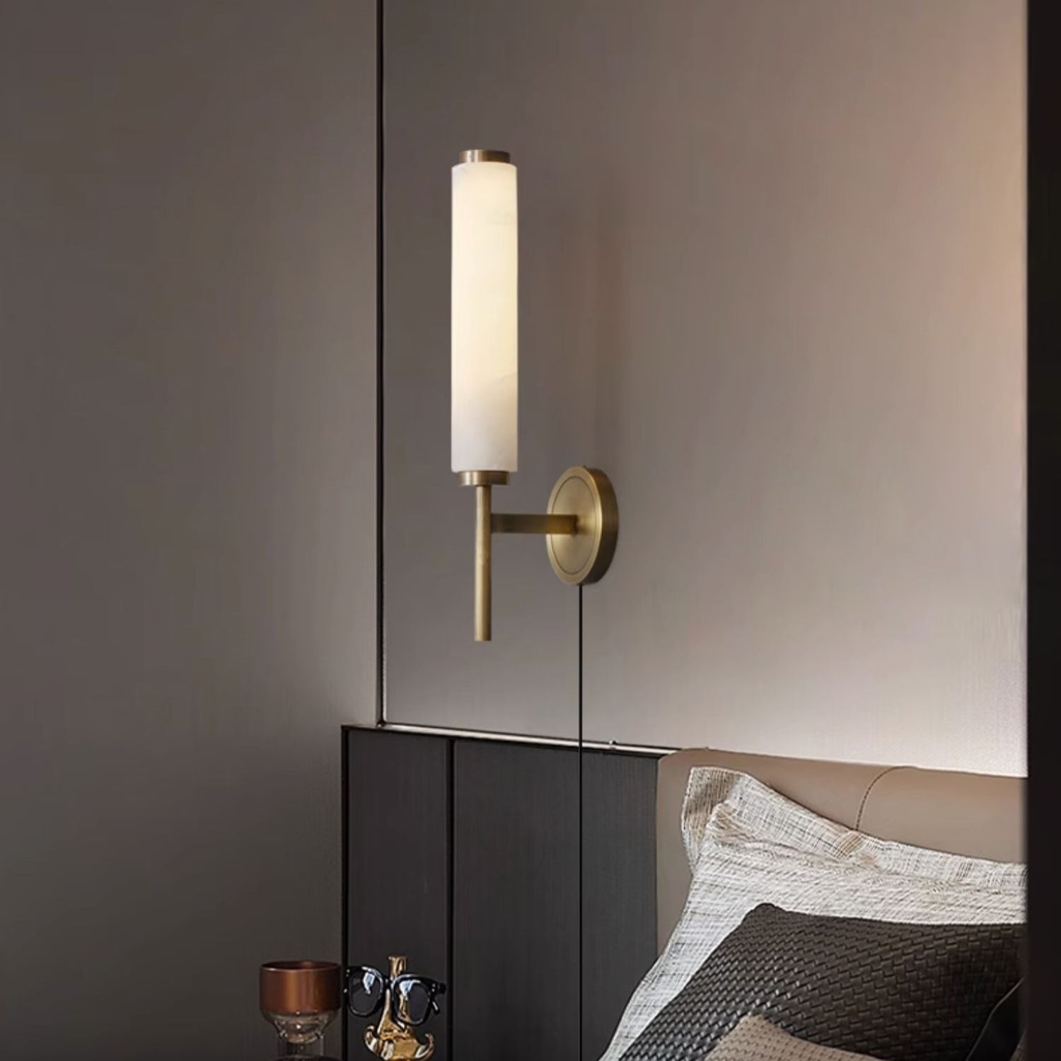 Reniielle Plug-in Wall Lamp
