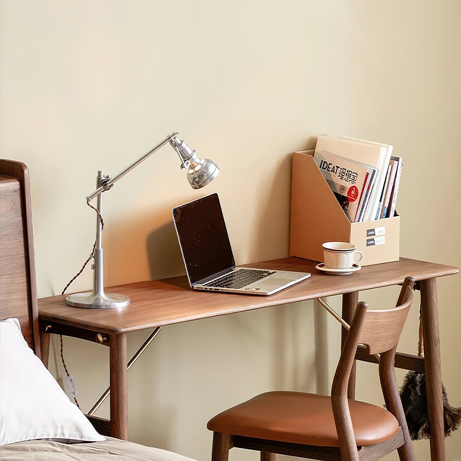 Calivaine Table Lamp