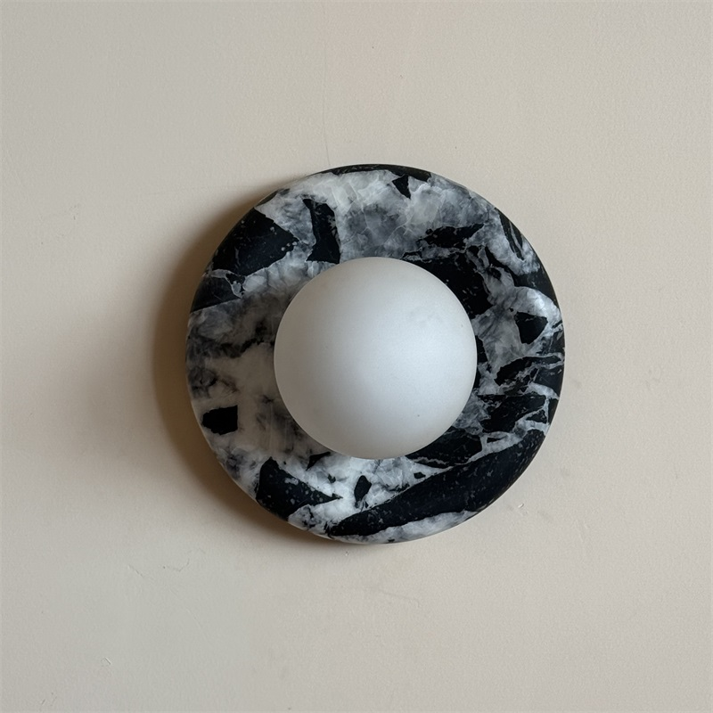 Uvinos Wall Lamp