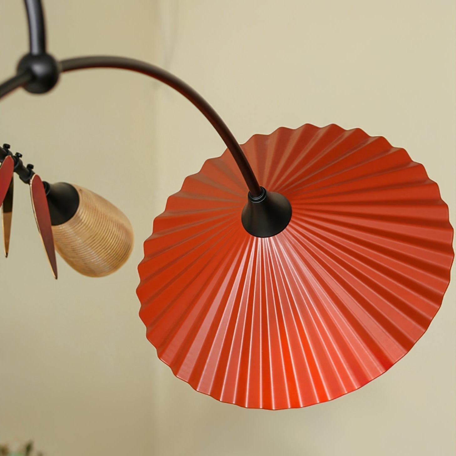 FloraCurv Glass Artisan Pendant Light