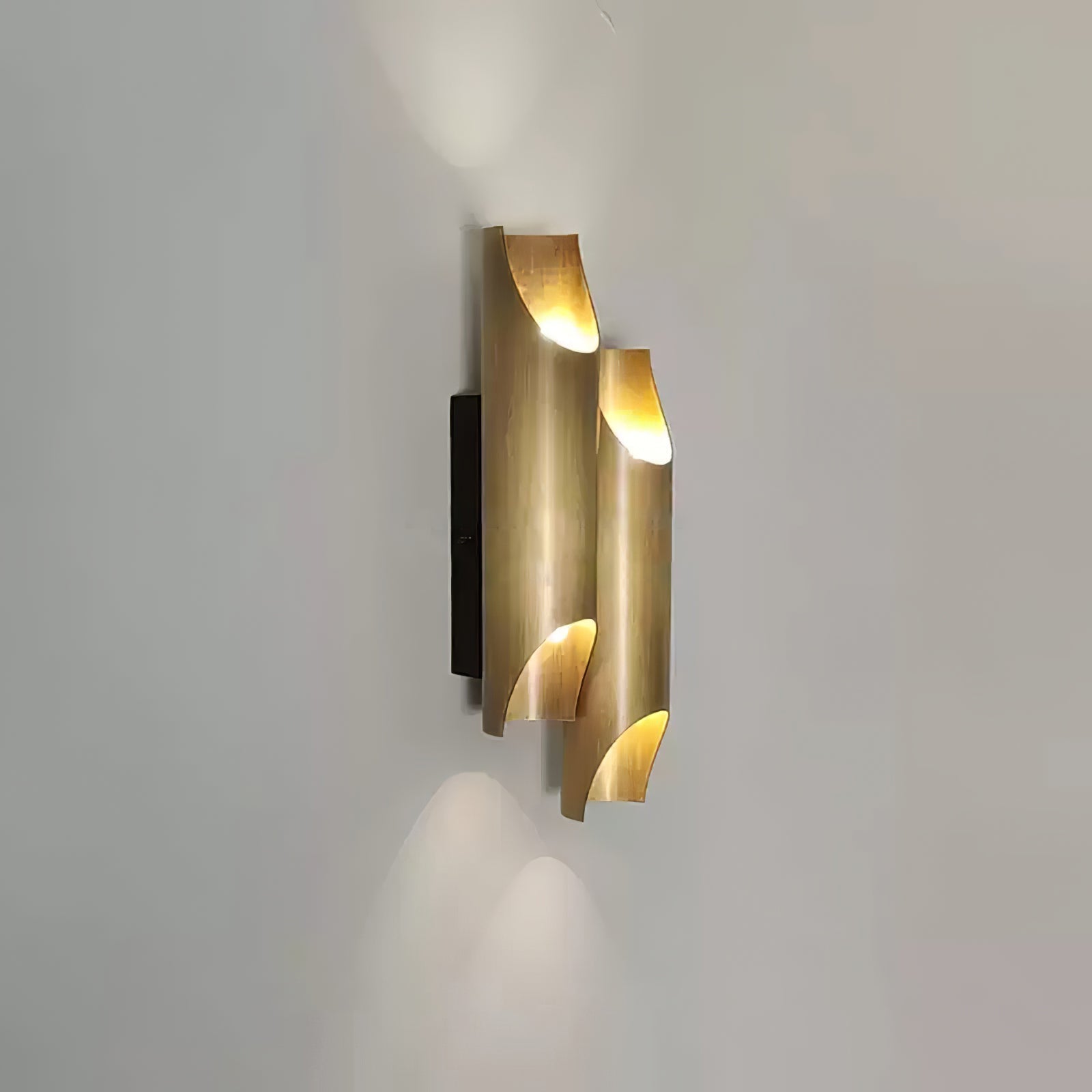 Zodoran Traditional Brass Wall Lamp