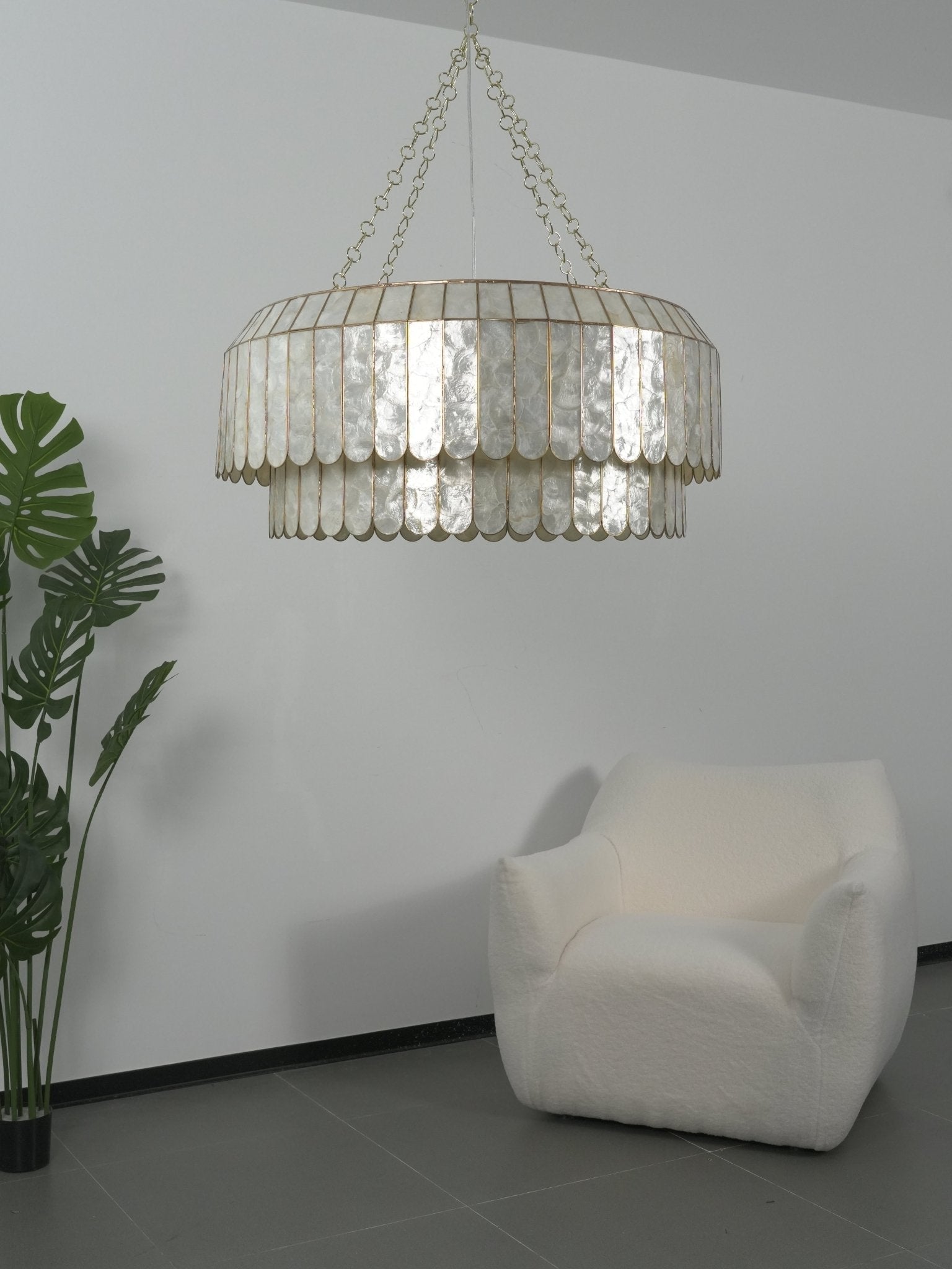 Holz Gold Shell Metal Aurelia Chandelier