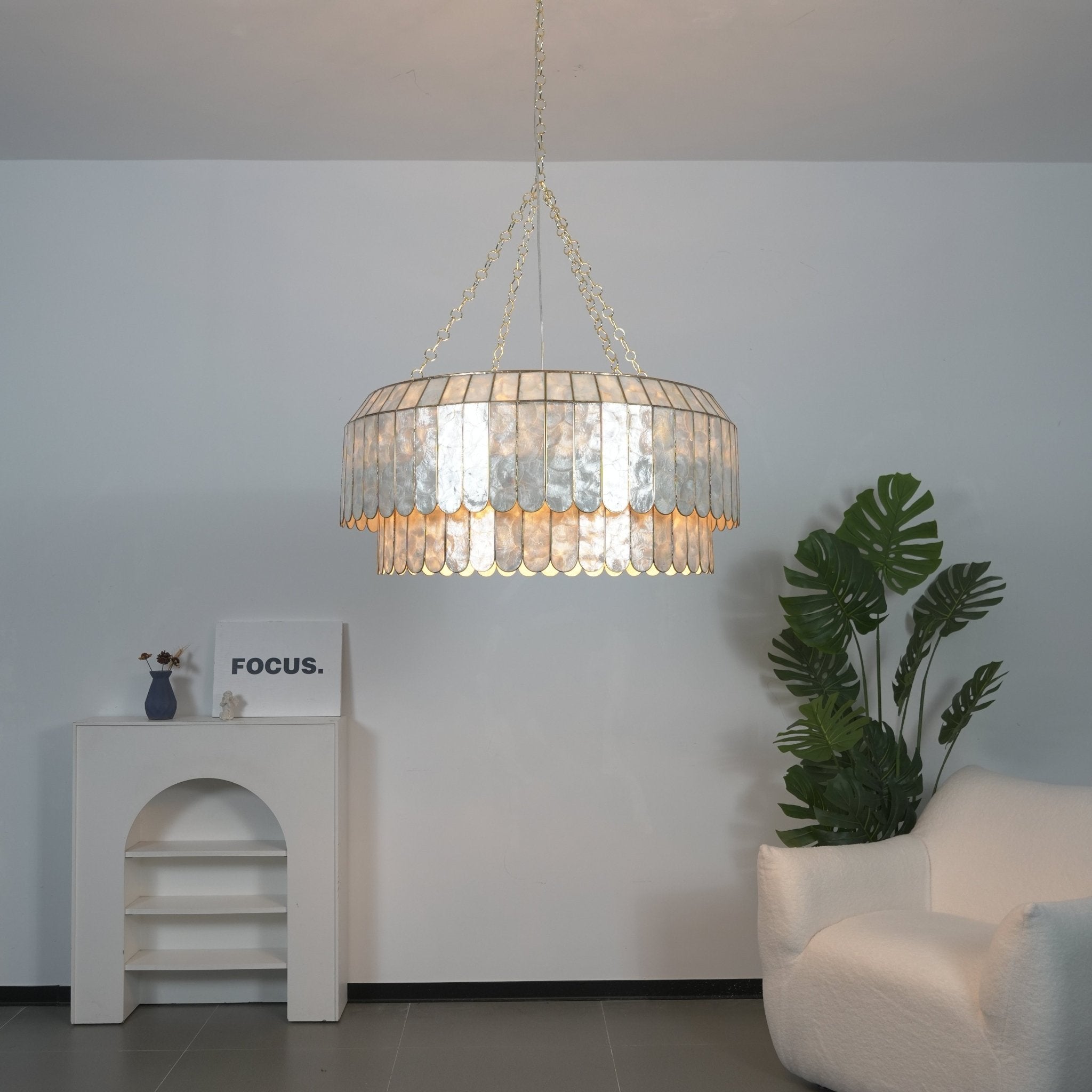 Holz Gold Shell Metal Aurelia Chandelier