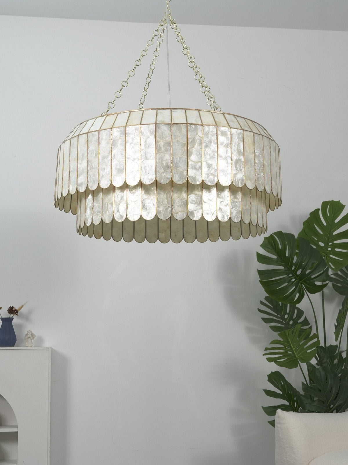 Holz Gold Shell Metal Aurelia Chandelier