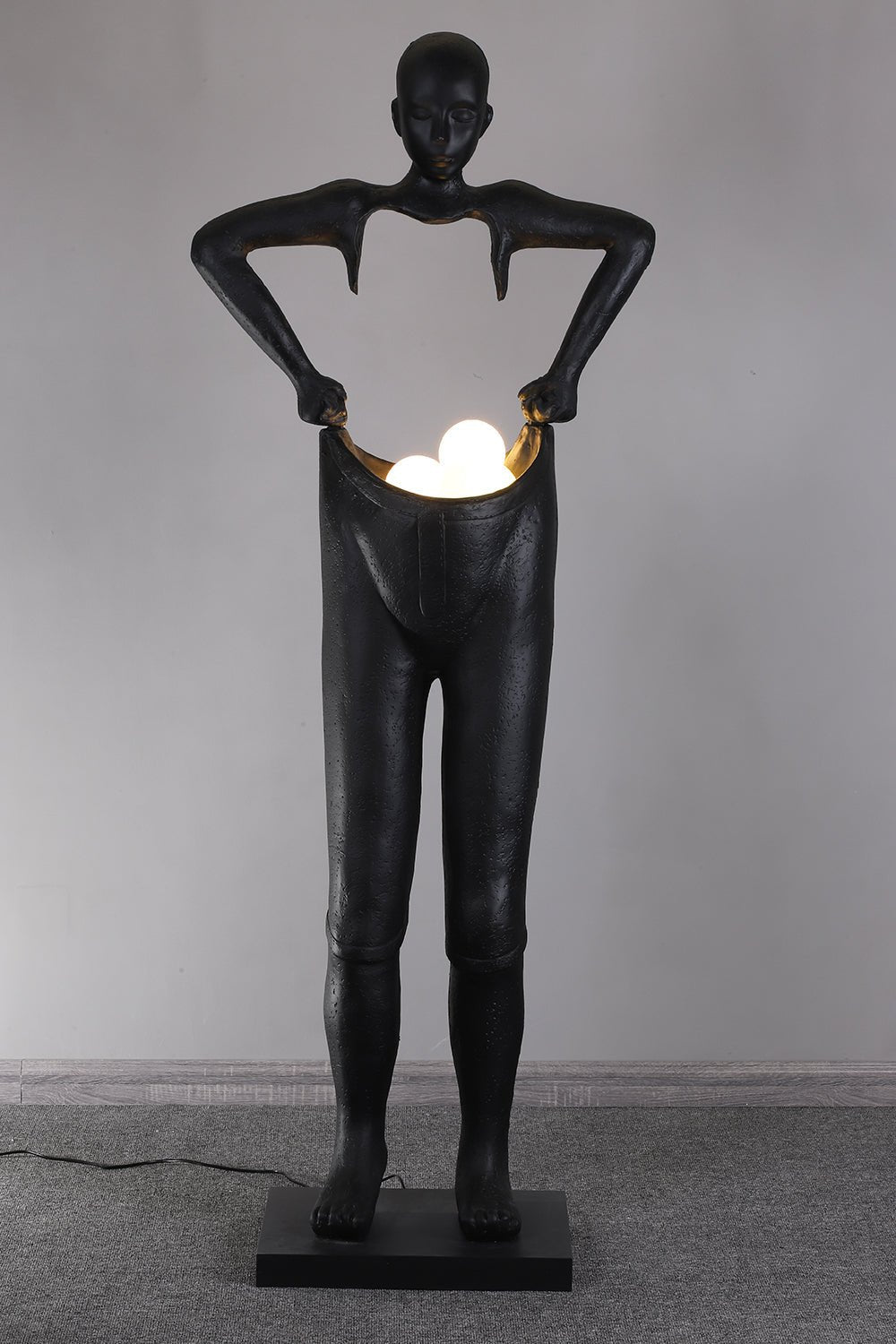 Vamiryra Sculptural Black Floor Lamp