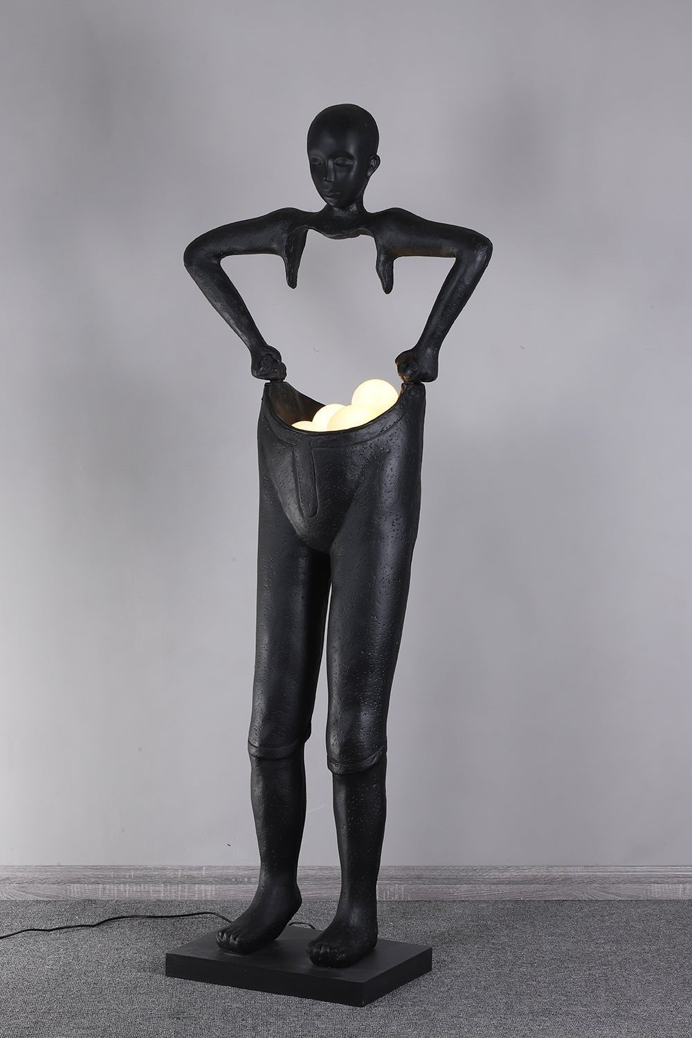 Vamiryra Sculptural Black Floor Lamp