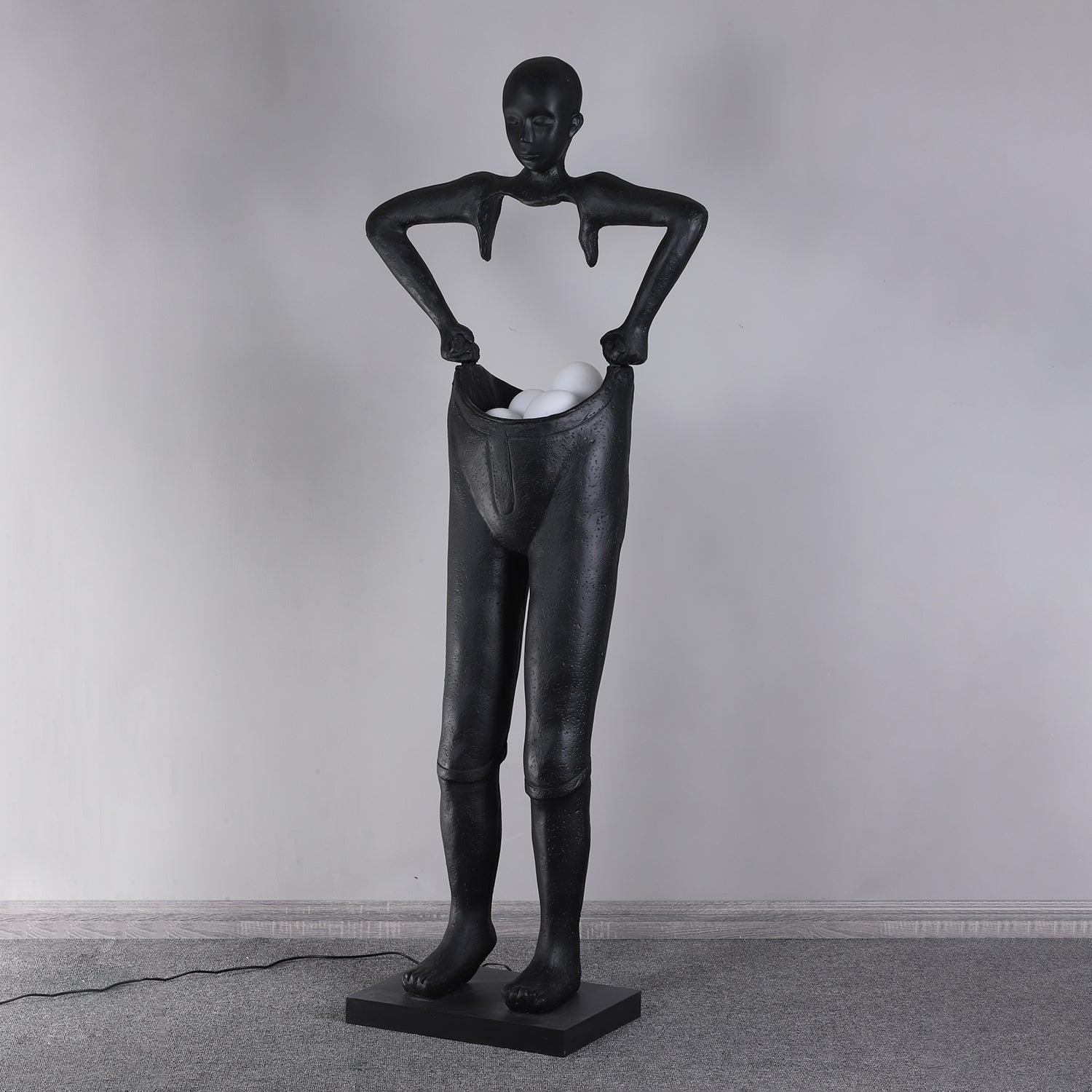Vamiryra Sculptural Black Floor Lamp