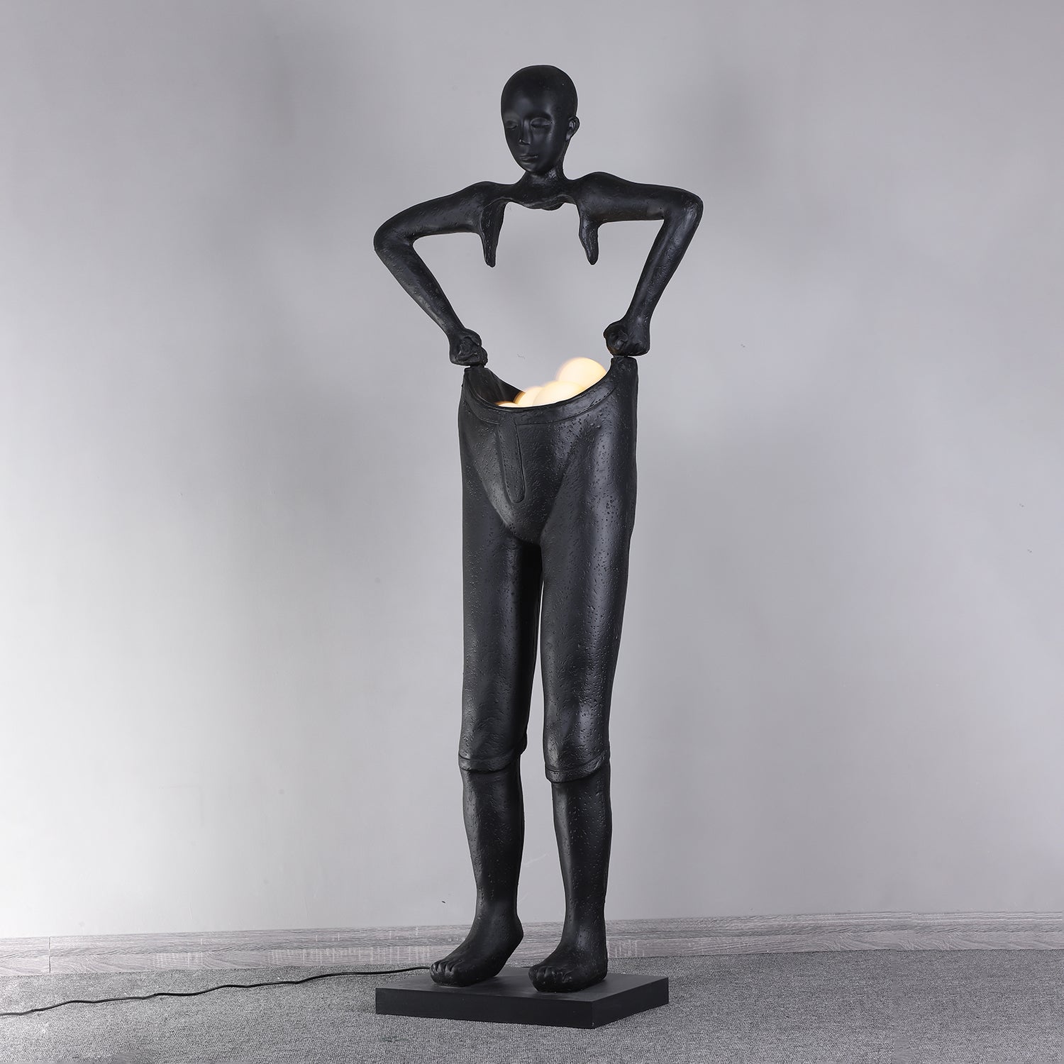 Vamiryra Sculptural Black Floor Lamp