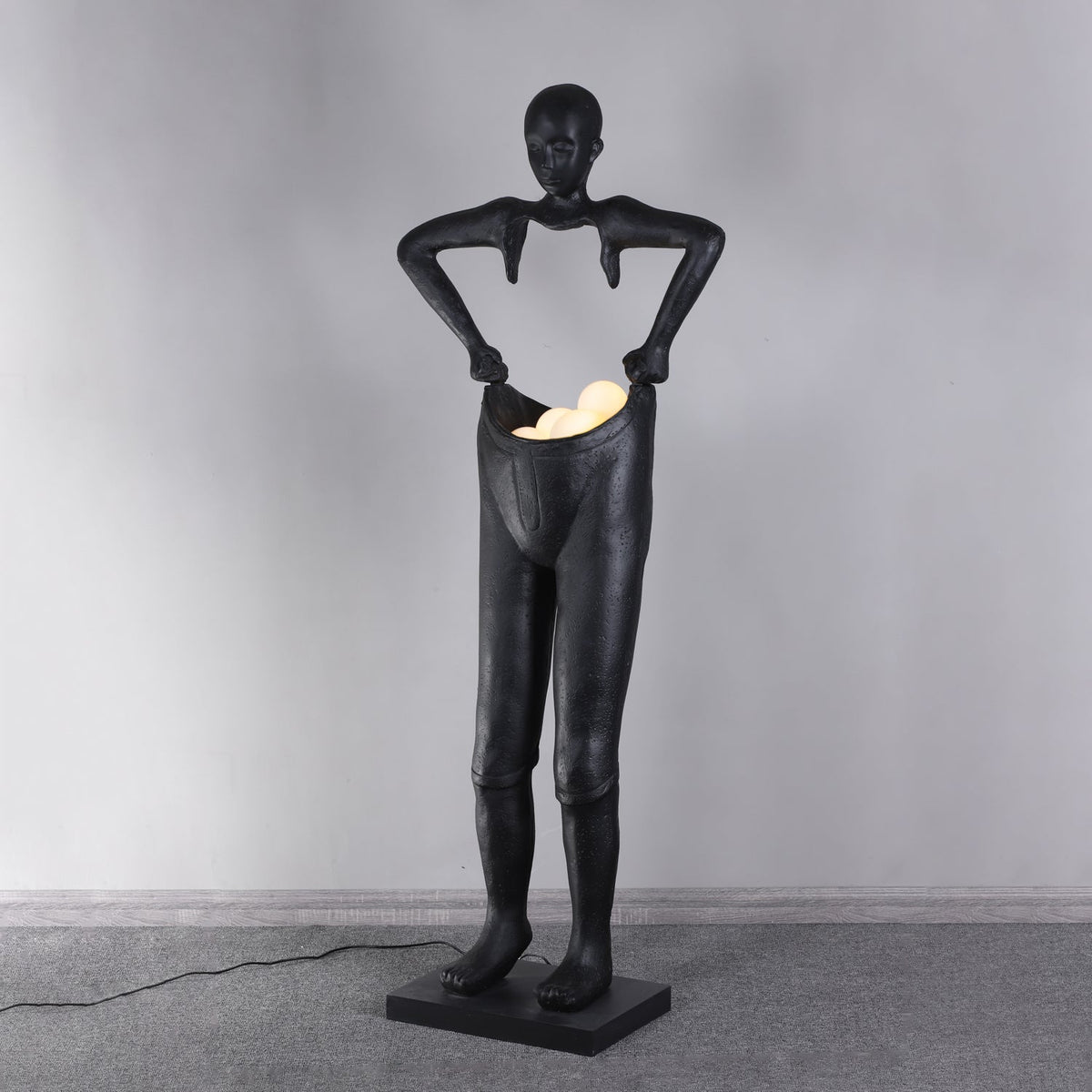 Vamiryra Sculptural Black Floor Lamp