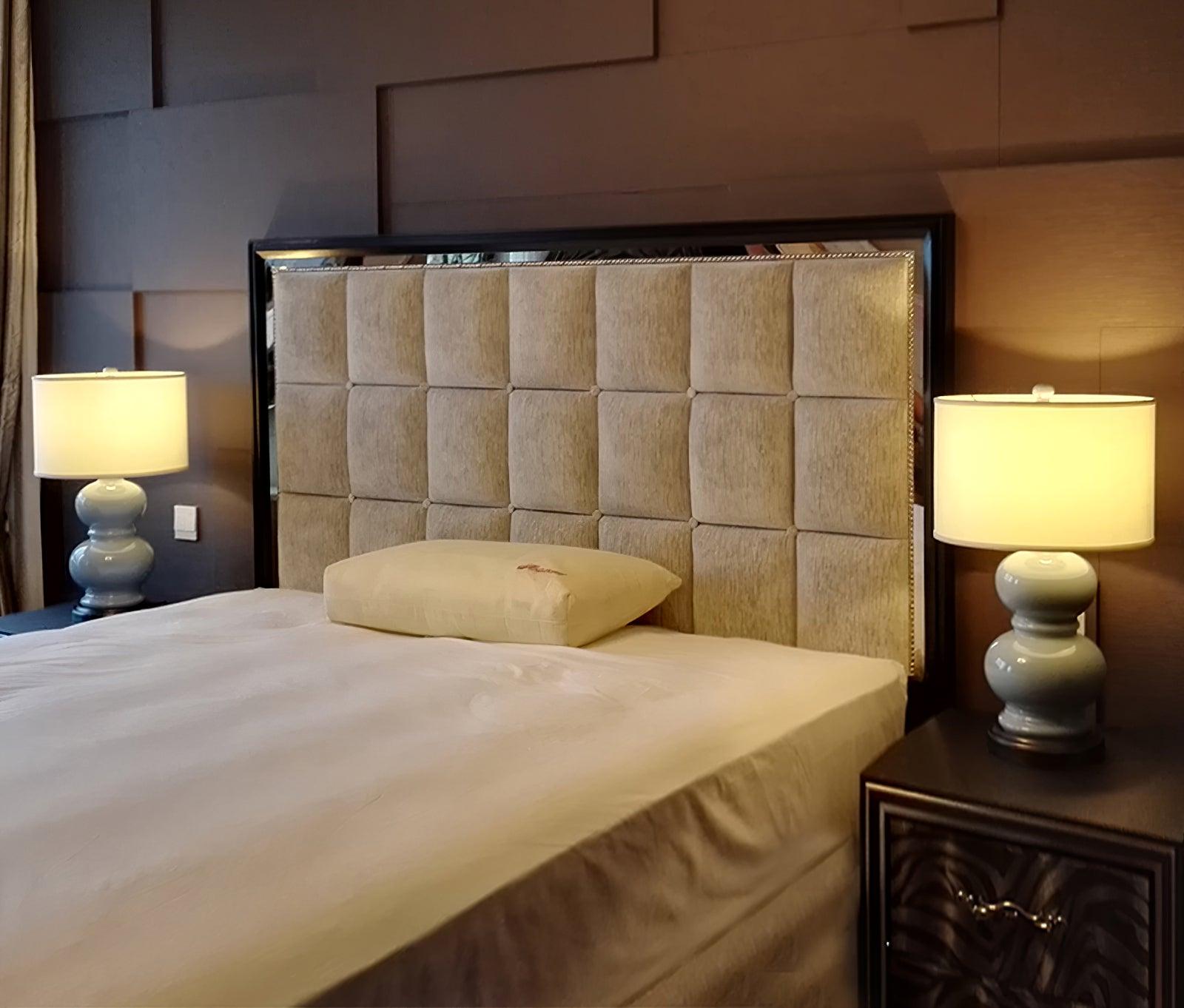 Velivella Modern Table Lamp