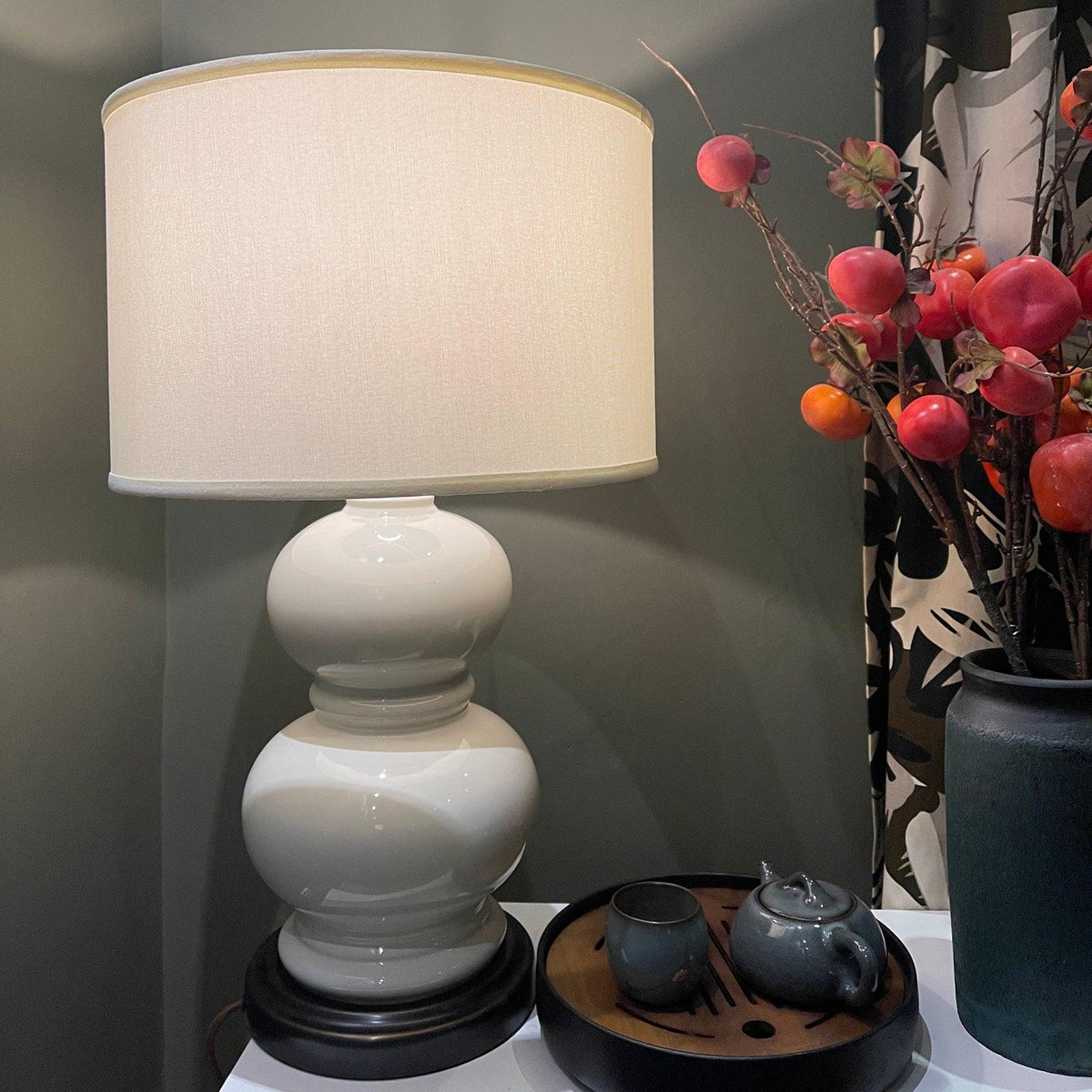 Velivella Modern Table Lamp