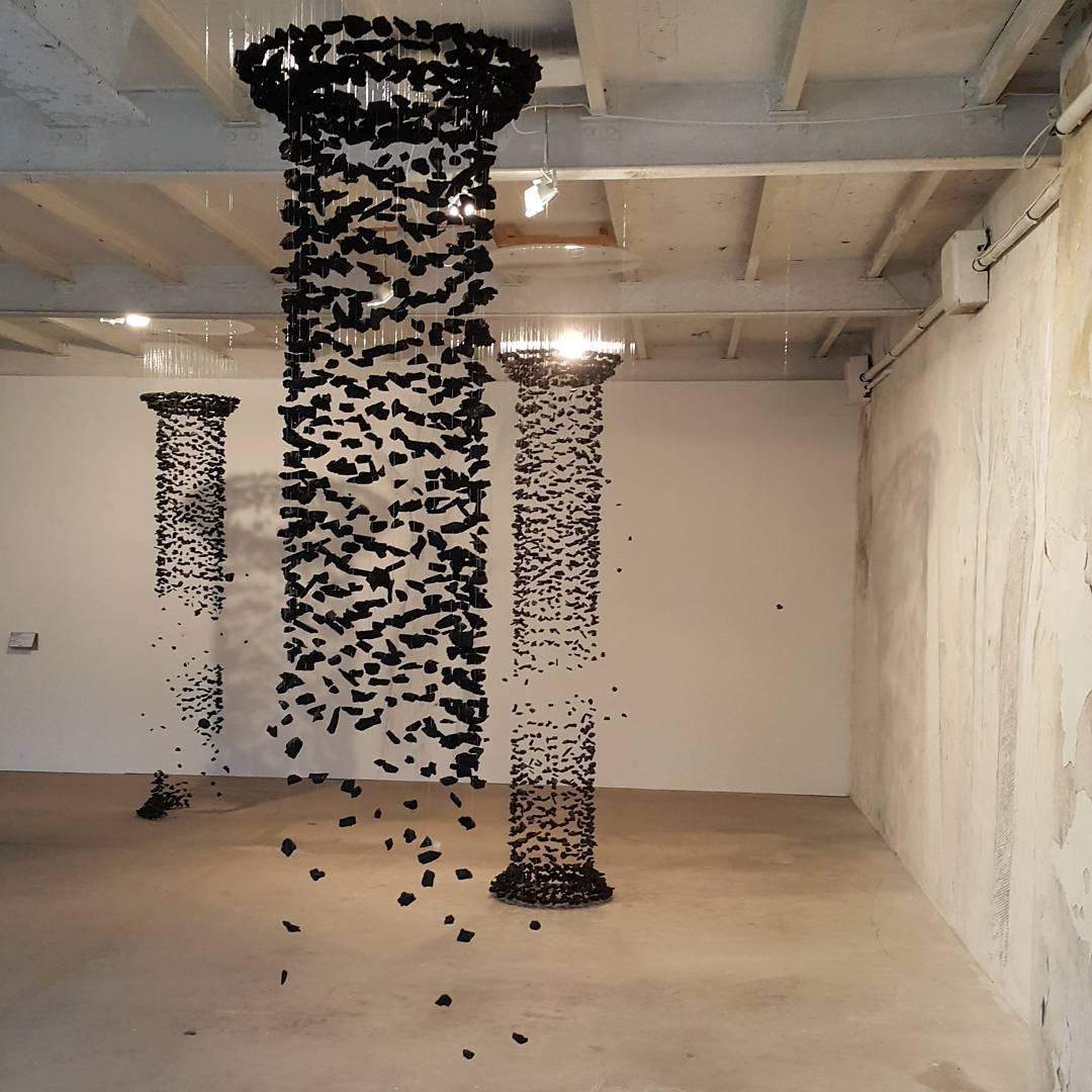 Orinridge Black Stones Chandelier