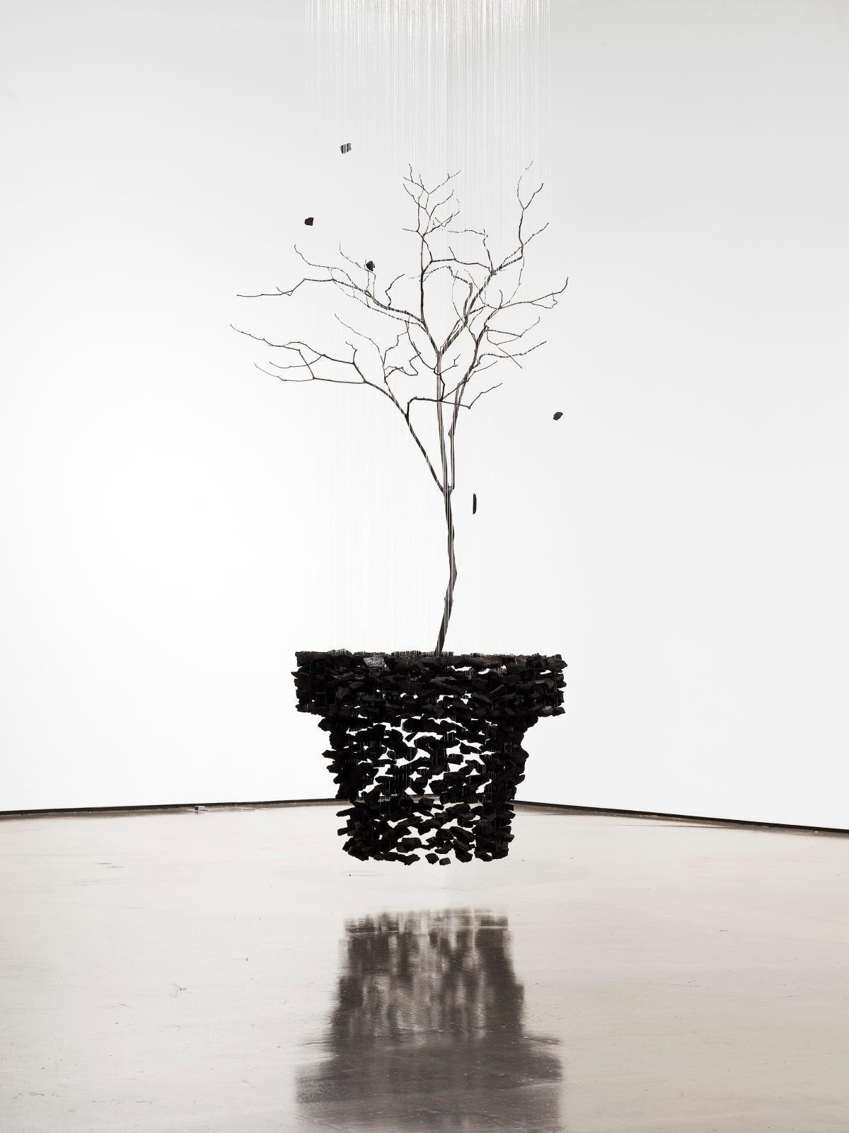 Orinridge Black Stones Chandelier