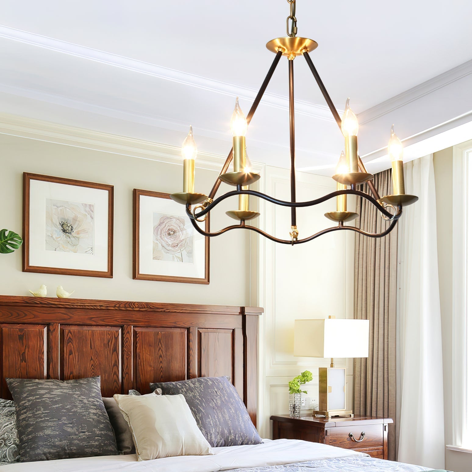 Evenor Elegance Vintage Brass Chandelier