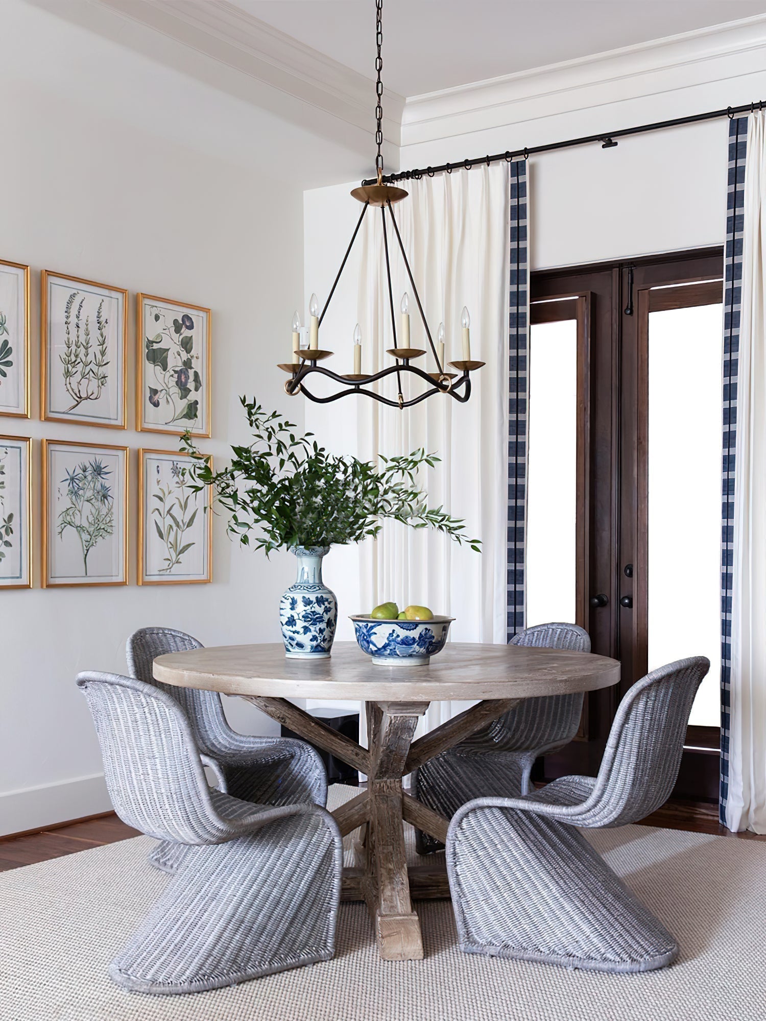 Evenor Elegance Vintage Brass Chandelier
