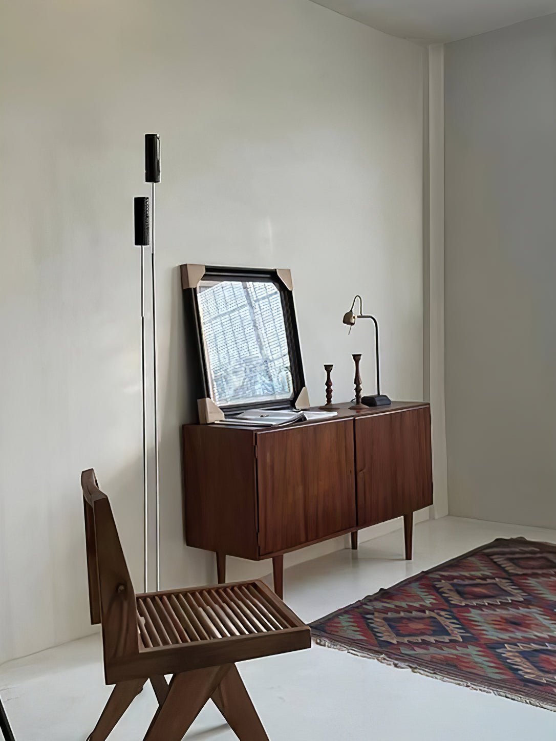 Telum Minimalist Black Floor Lamp