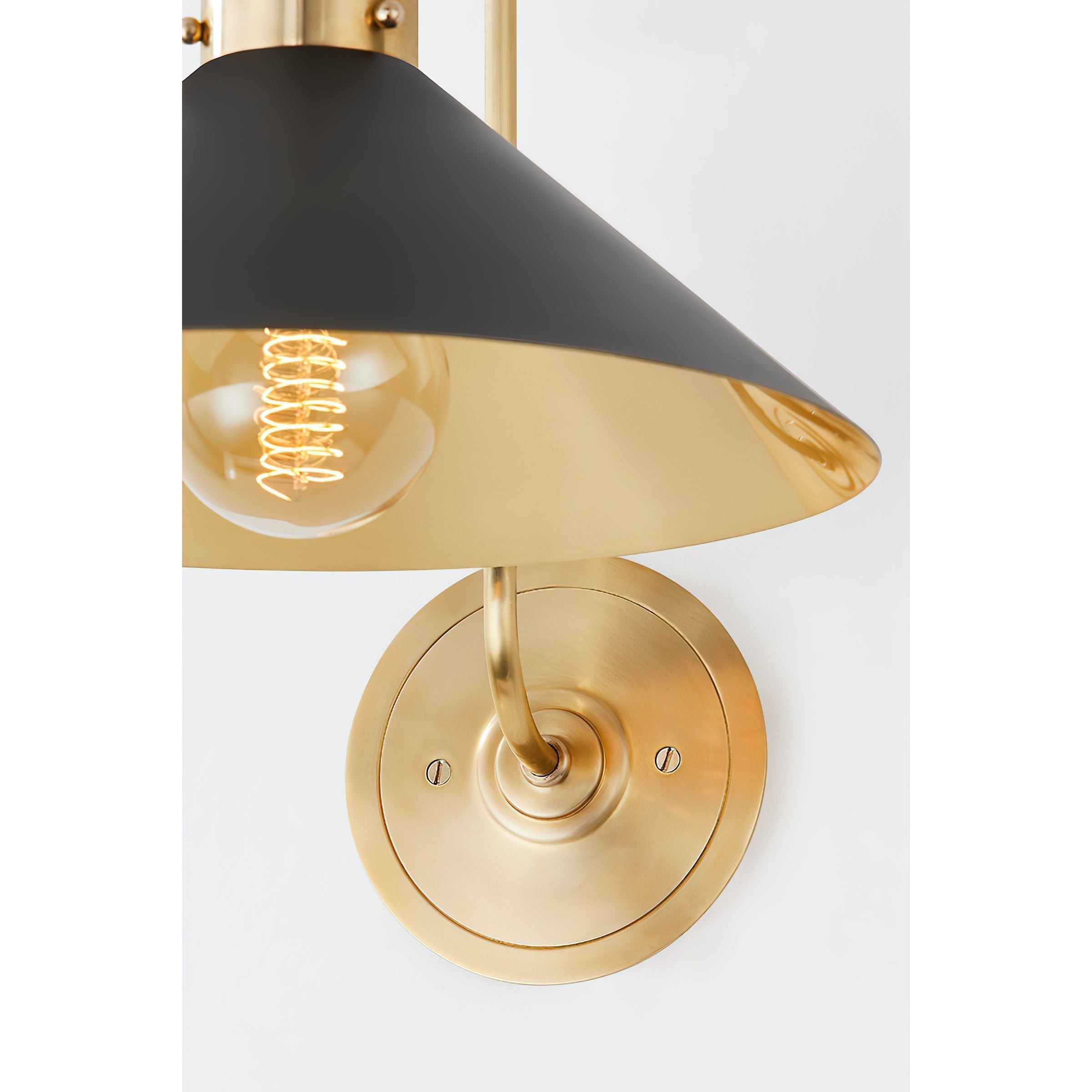 Soliaria Brass Wall Lamp