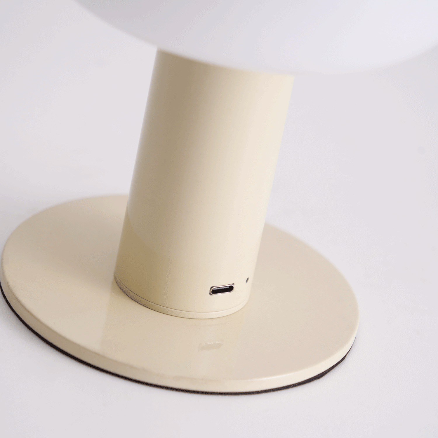 Avenaella Modern Table Lamp