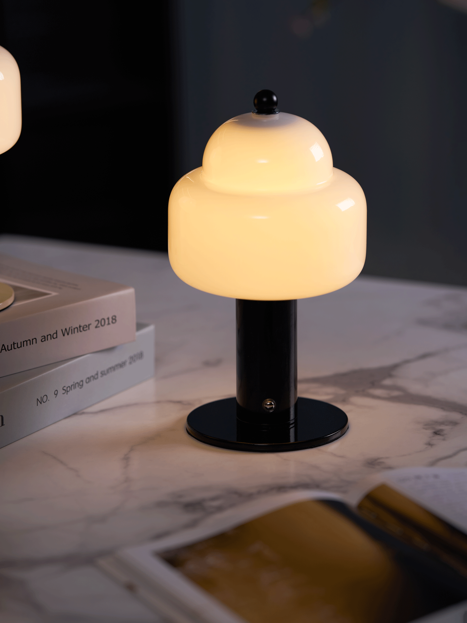 Avenaella Modern Table Lamp