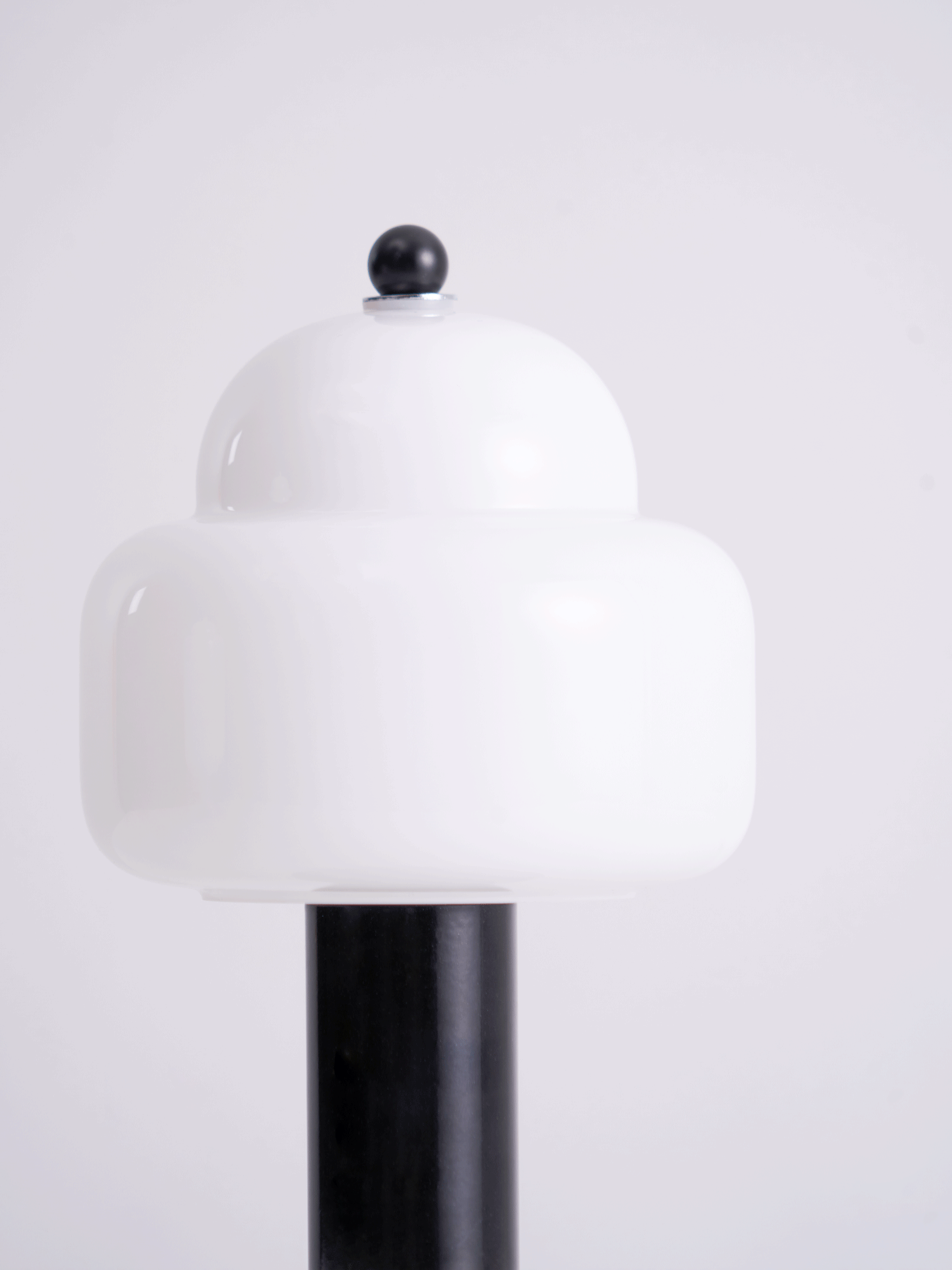 Avenaella Modern Table Lamp