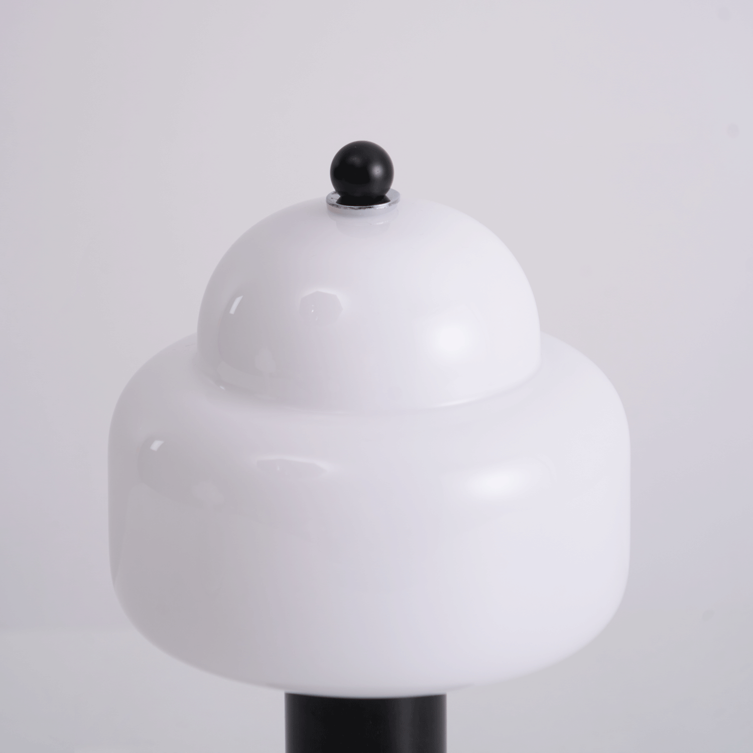 Avenaella Modern Table Lamp