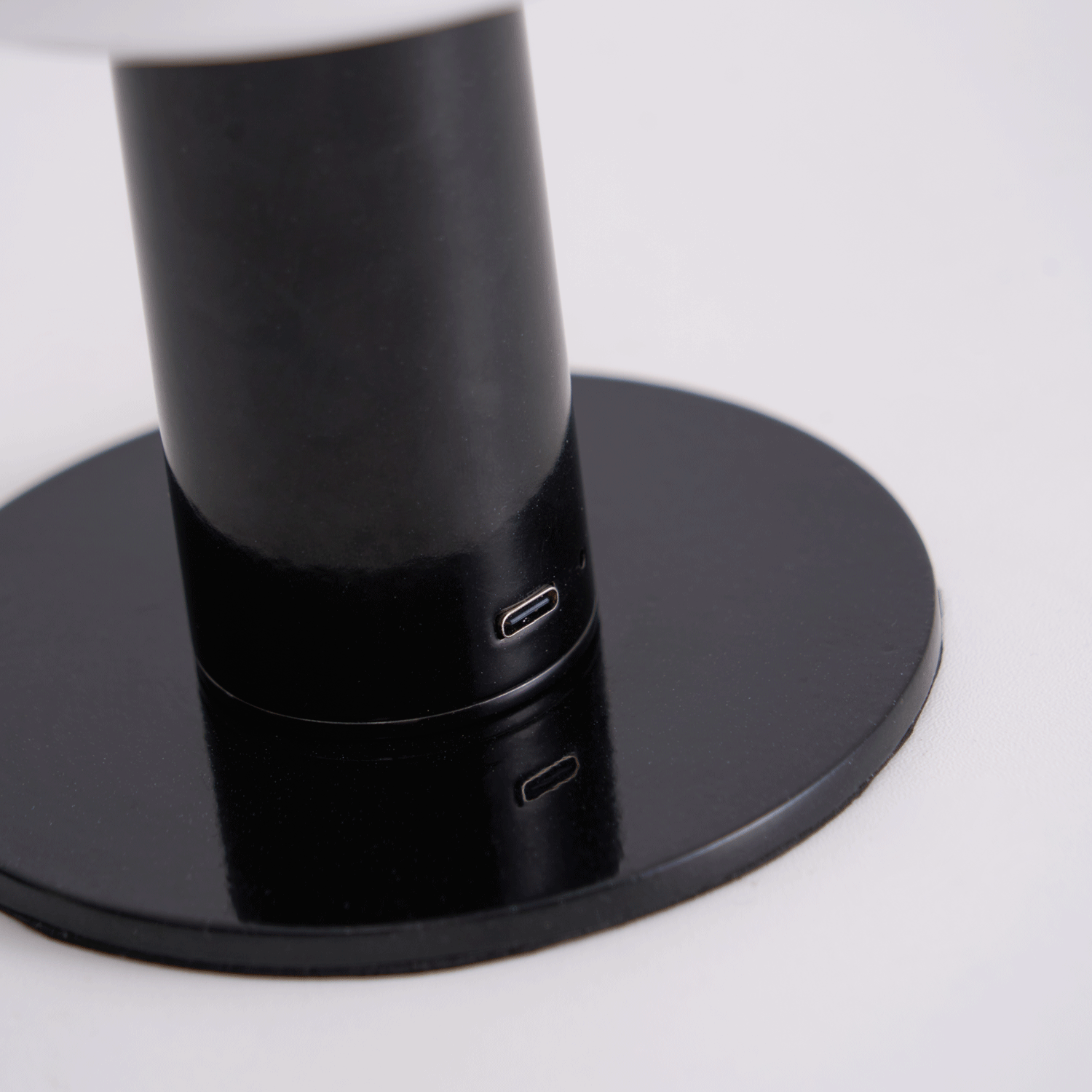 Avenaella Modern Table Lamp