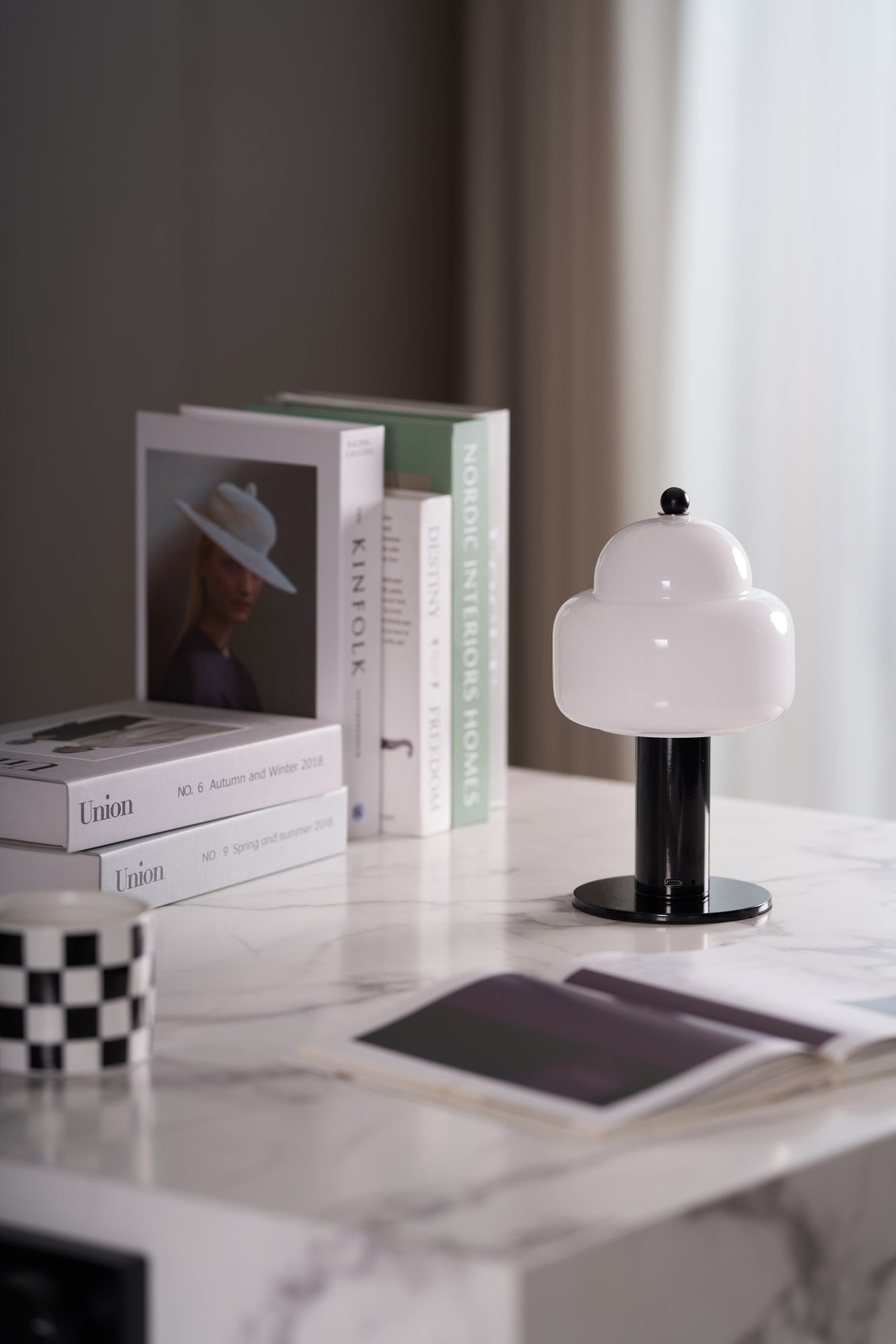 Avenaella Modern Table Lamp