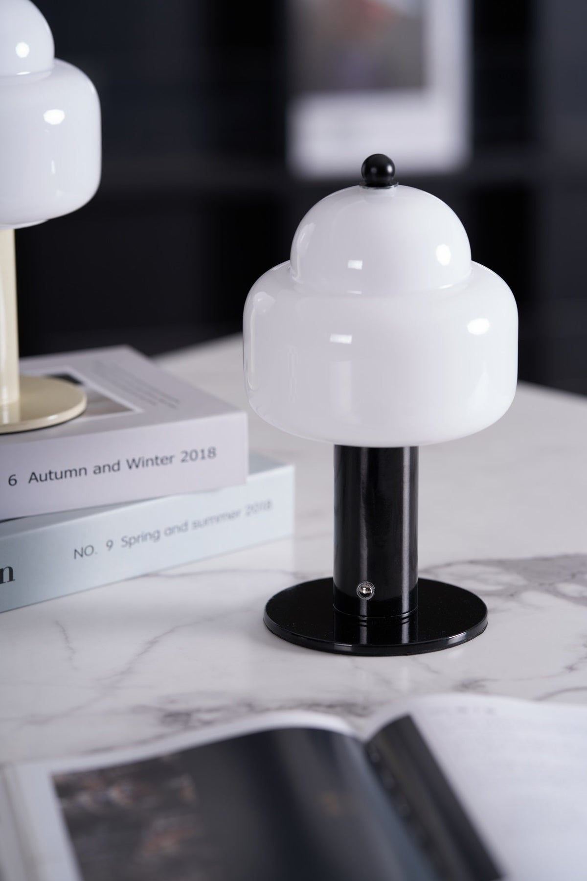 Avenaella Modern Table Lamp