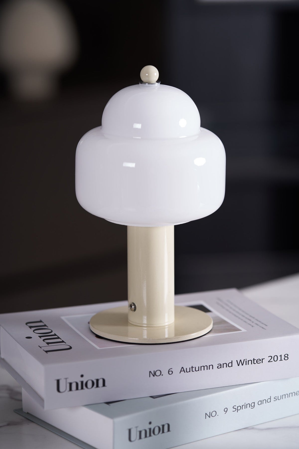 Avenaella Modern Table Lamp
