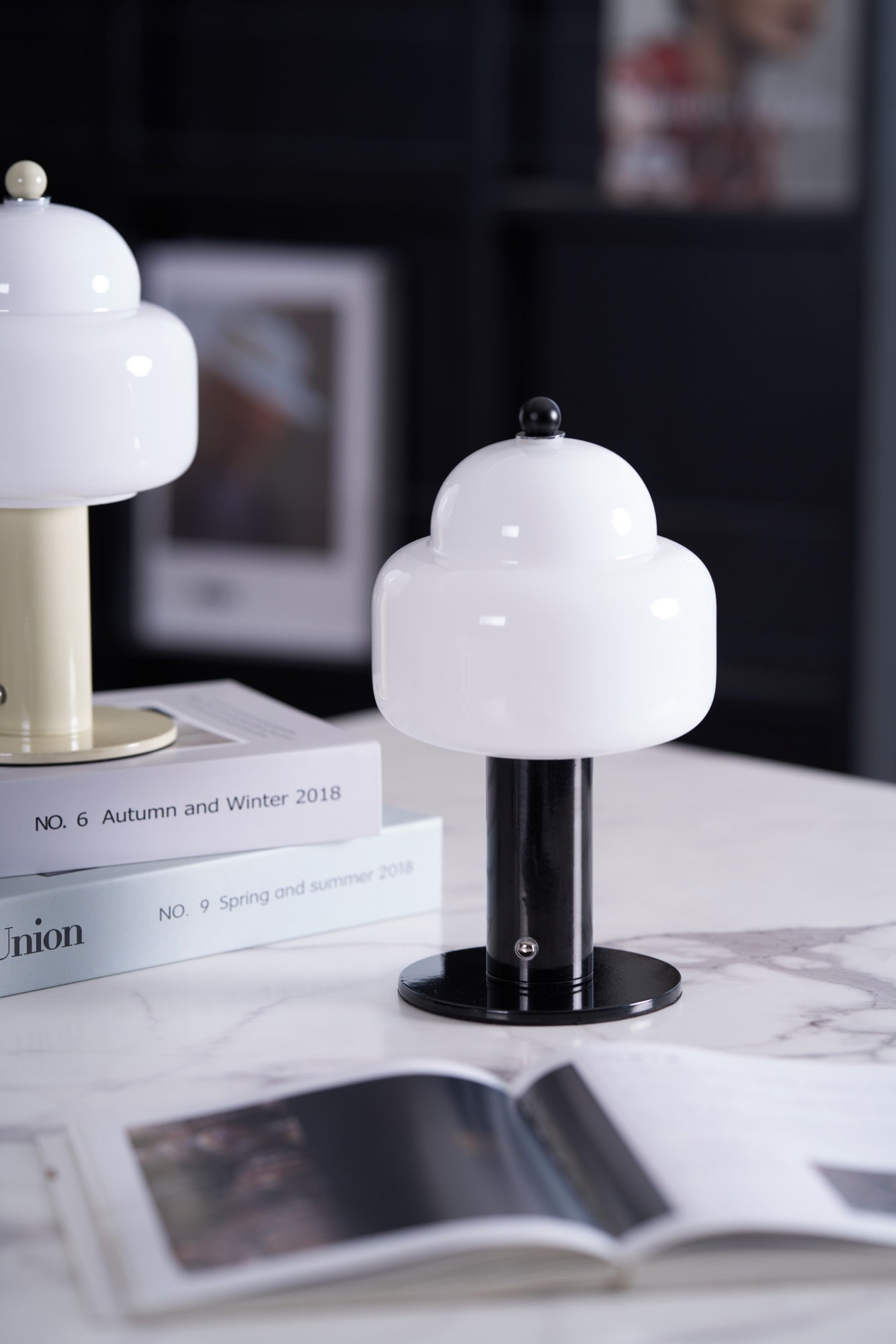 Avenaella Modern Table Lamp