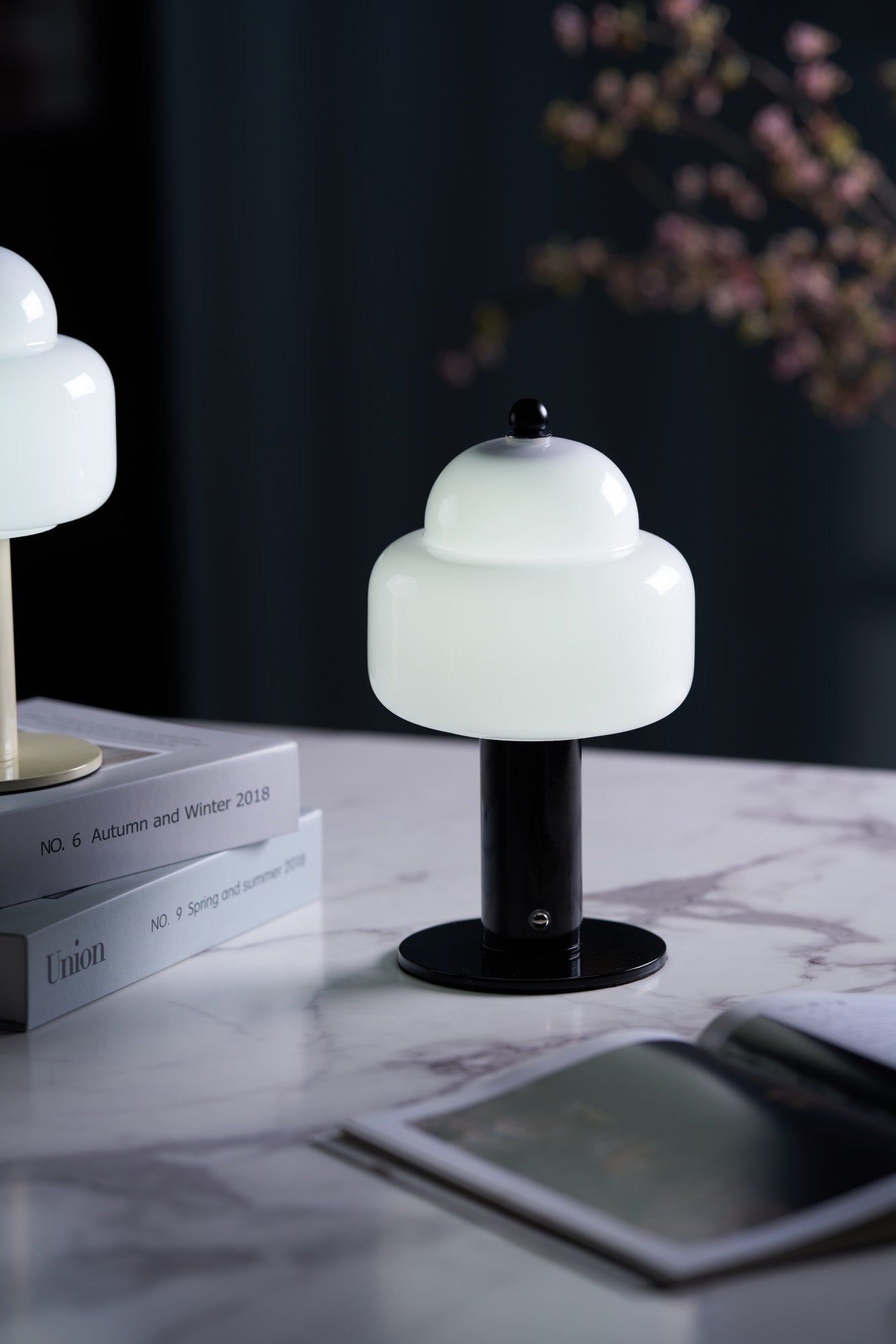 Avenaella Modern Table Lamp