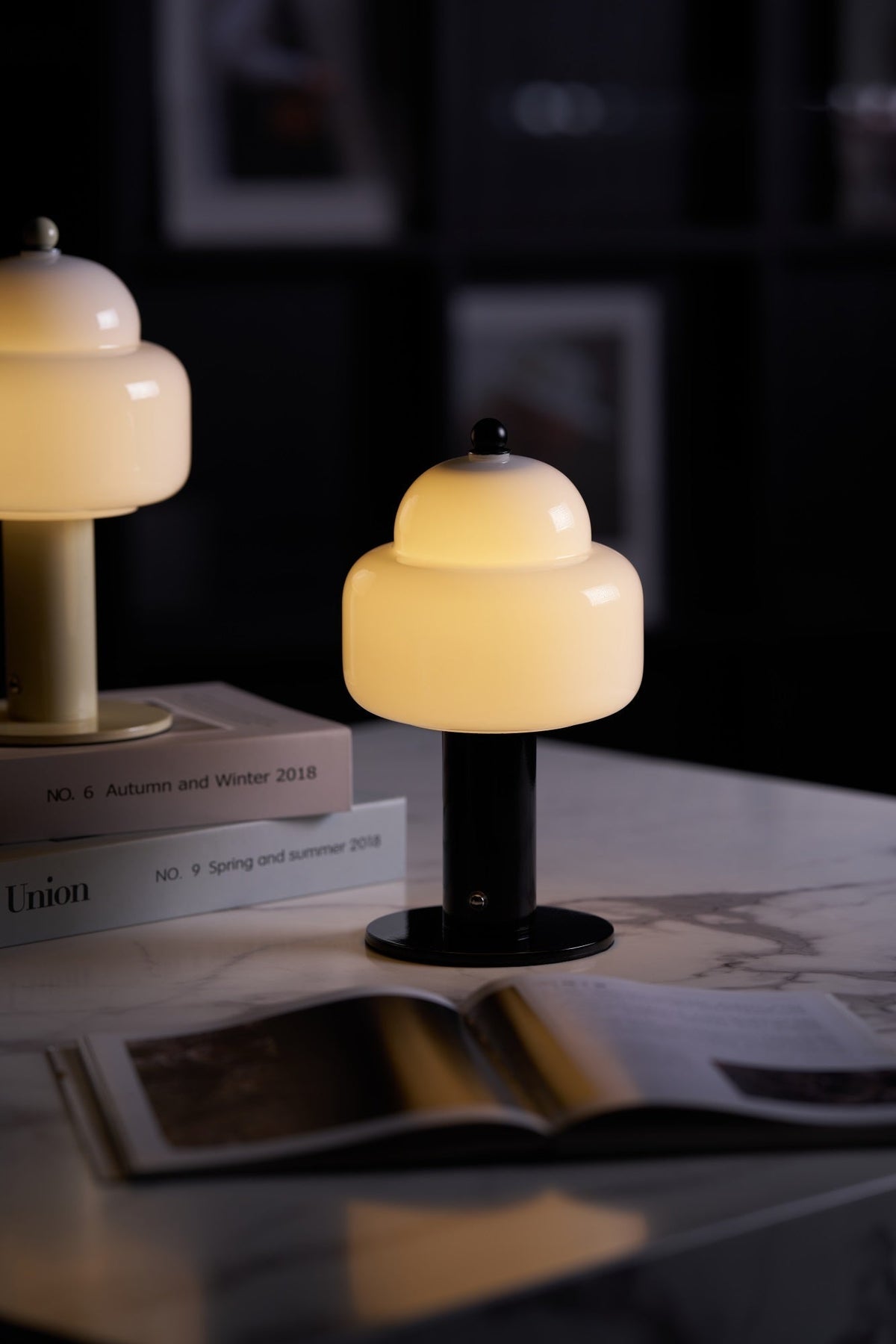 Avenaella Modern Table Lamp