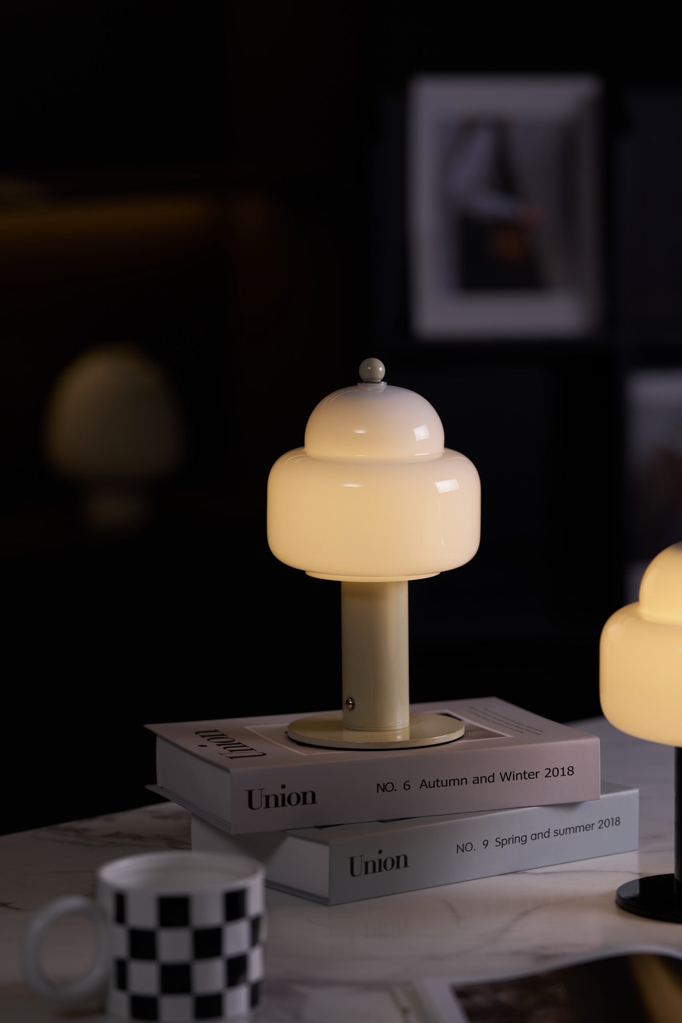 Avenaella Modern Table Lamp