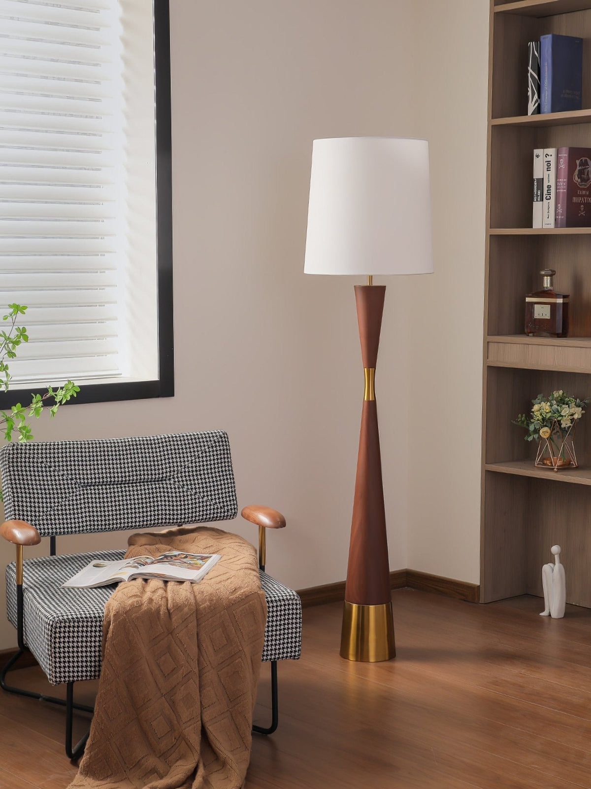 Cicaril Modern Table Lamp