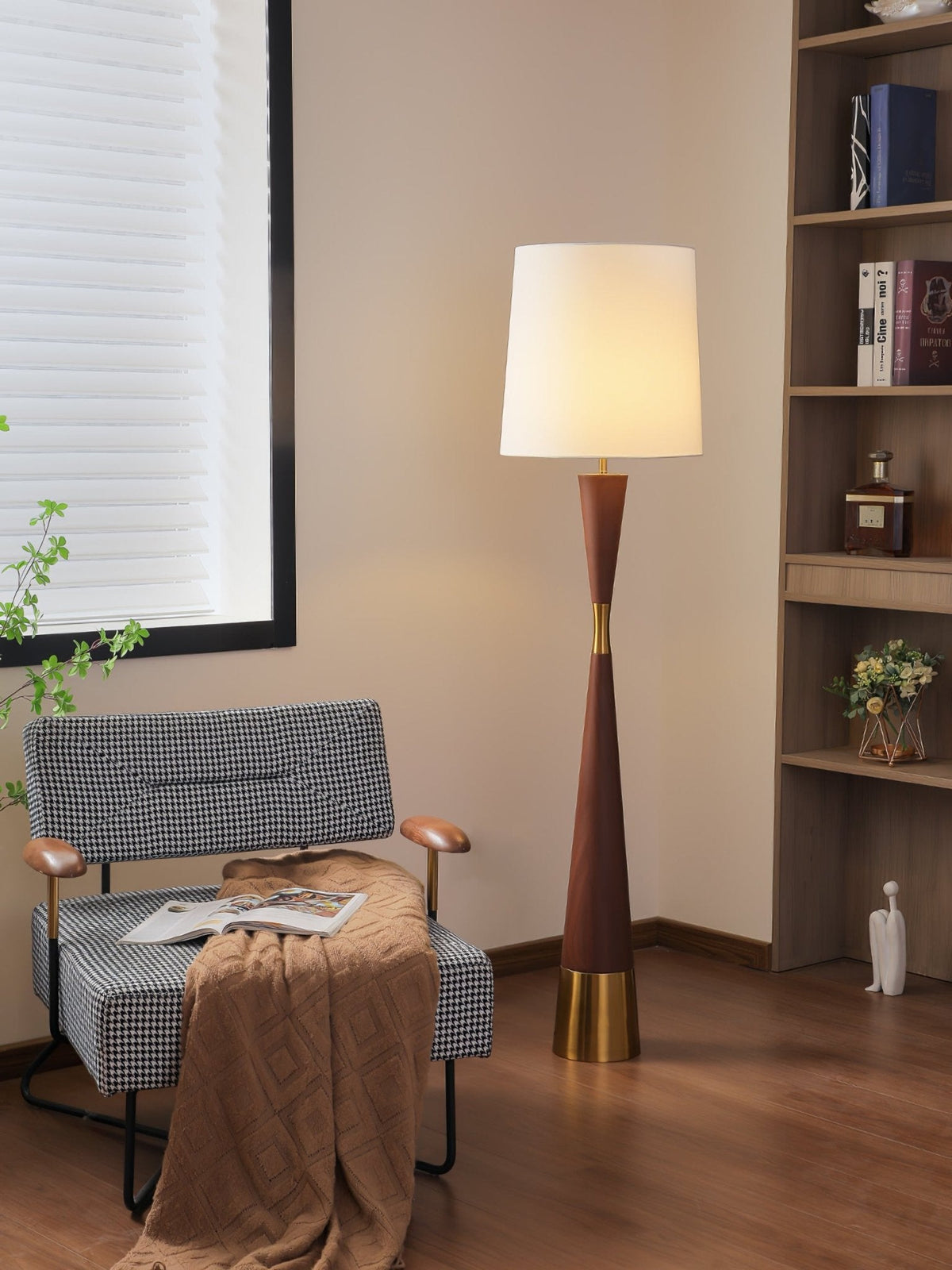 Cicaril Modern Table Lamp