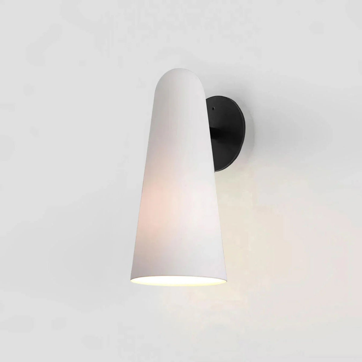 Lioririella Conical Glass Wall Lamp