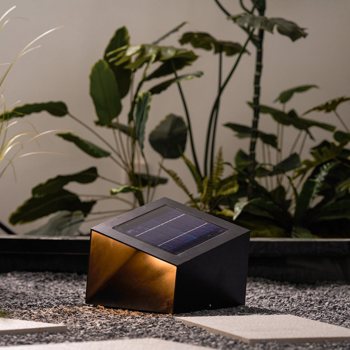 Voren Garden Solar Outdoor Light