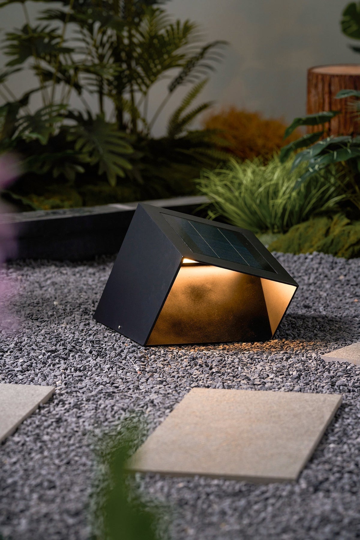 Voren Garden Solar Outdoor Light