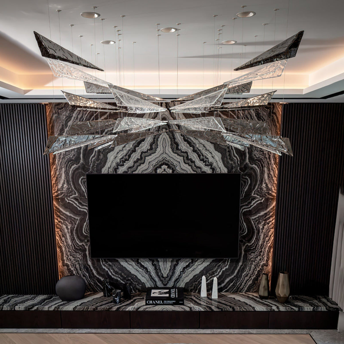 Nyvelle Fluid Chandelier