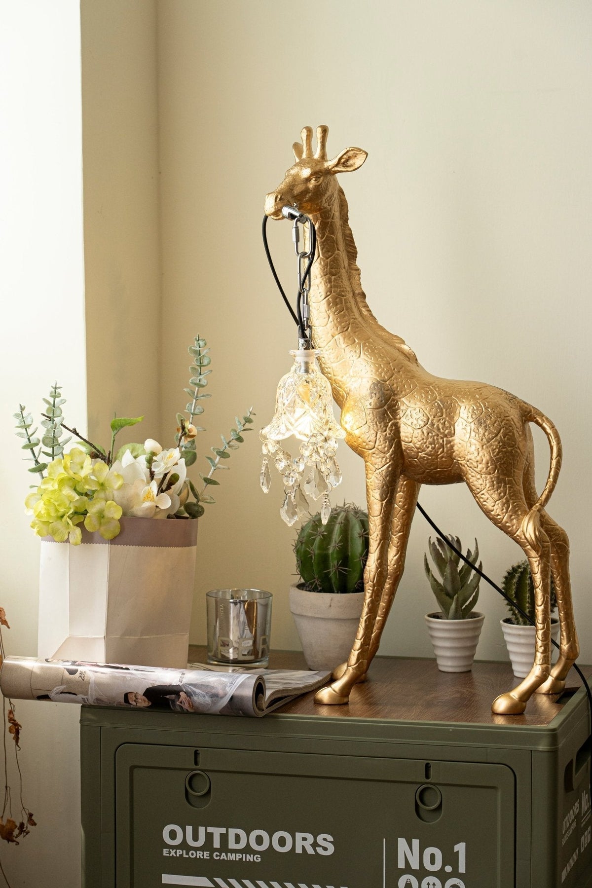 Fexl Luxurious Giraffe Royale Sculpture Floor Lamp